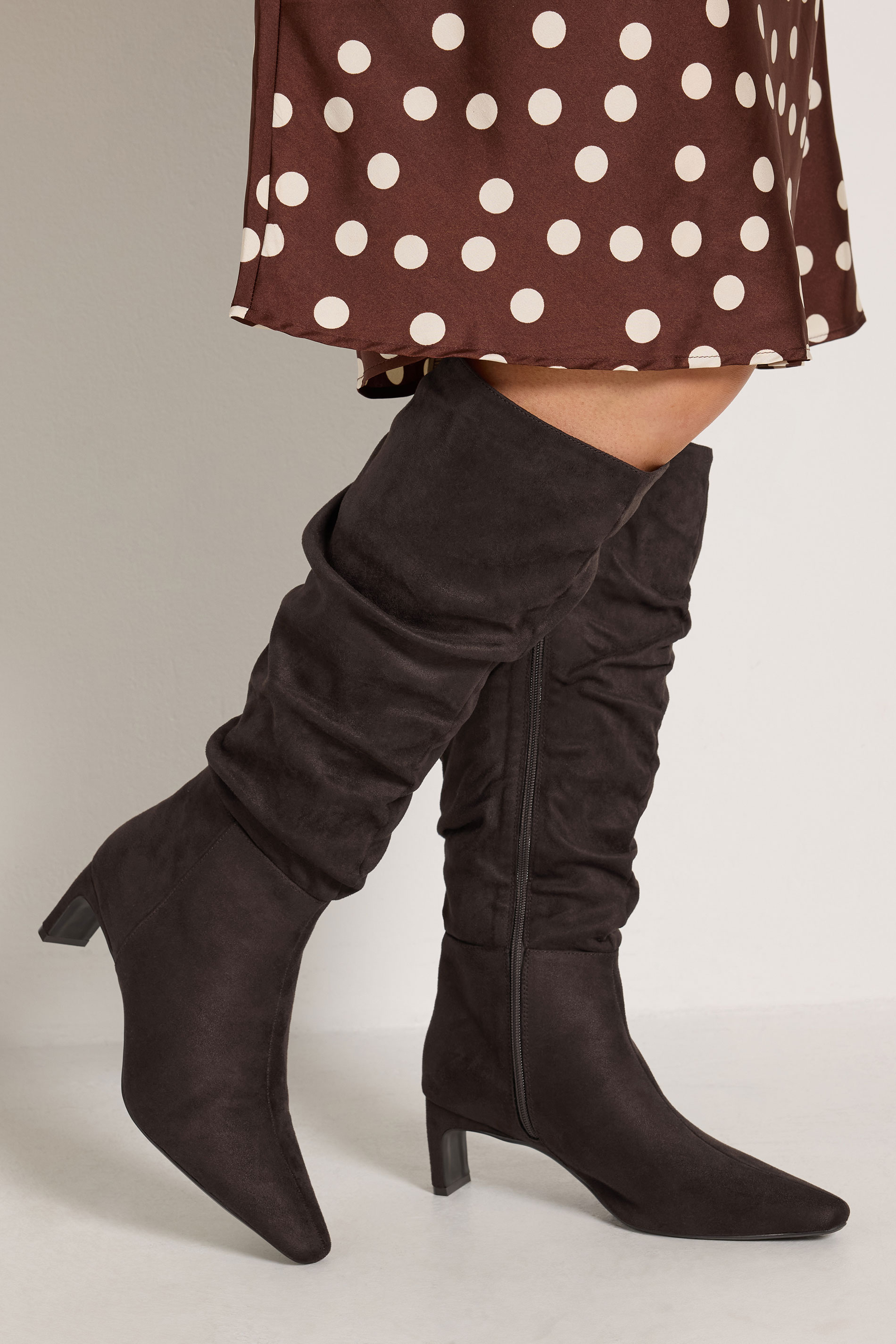 Yours Donkerbruine Pumps Met Ruches En Lage Naaldhak In Brede Epasvormsize 37E