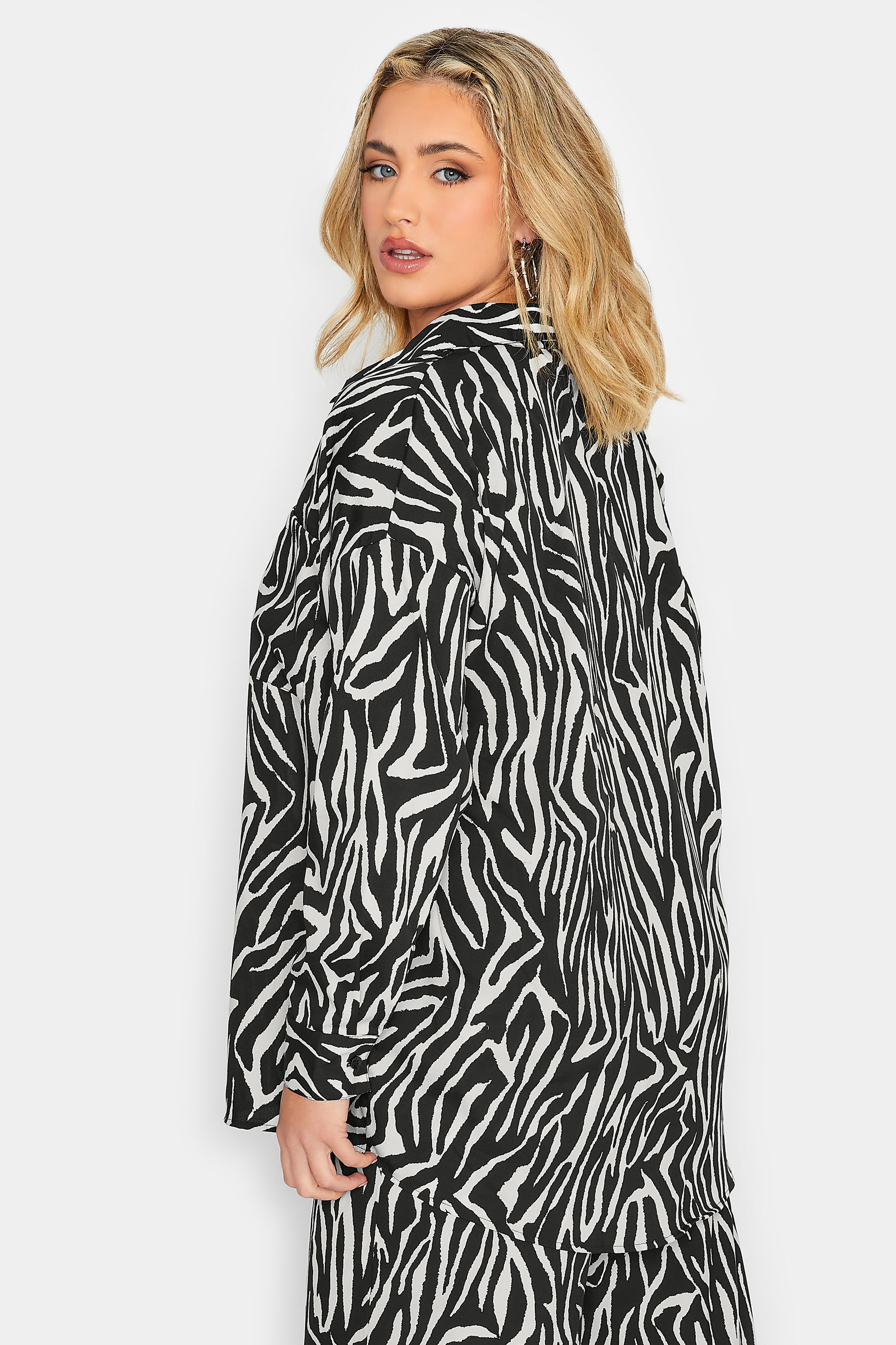 LIMITED COLLECTION Plus Size Curve White & Black Zebra Print Shirt