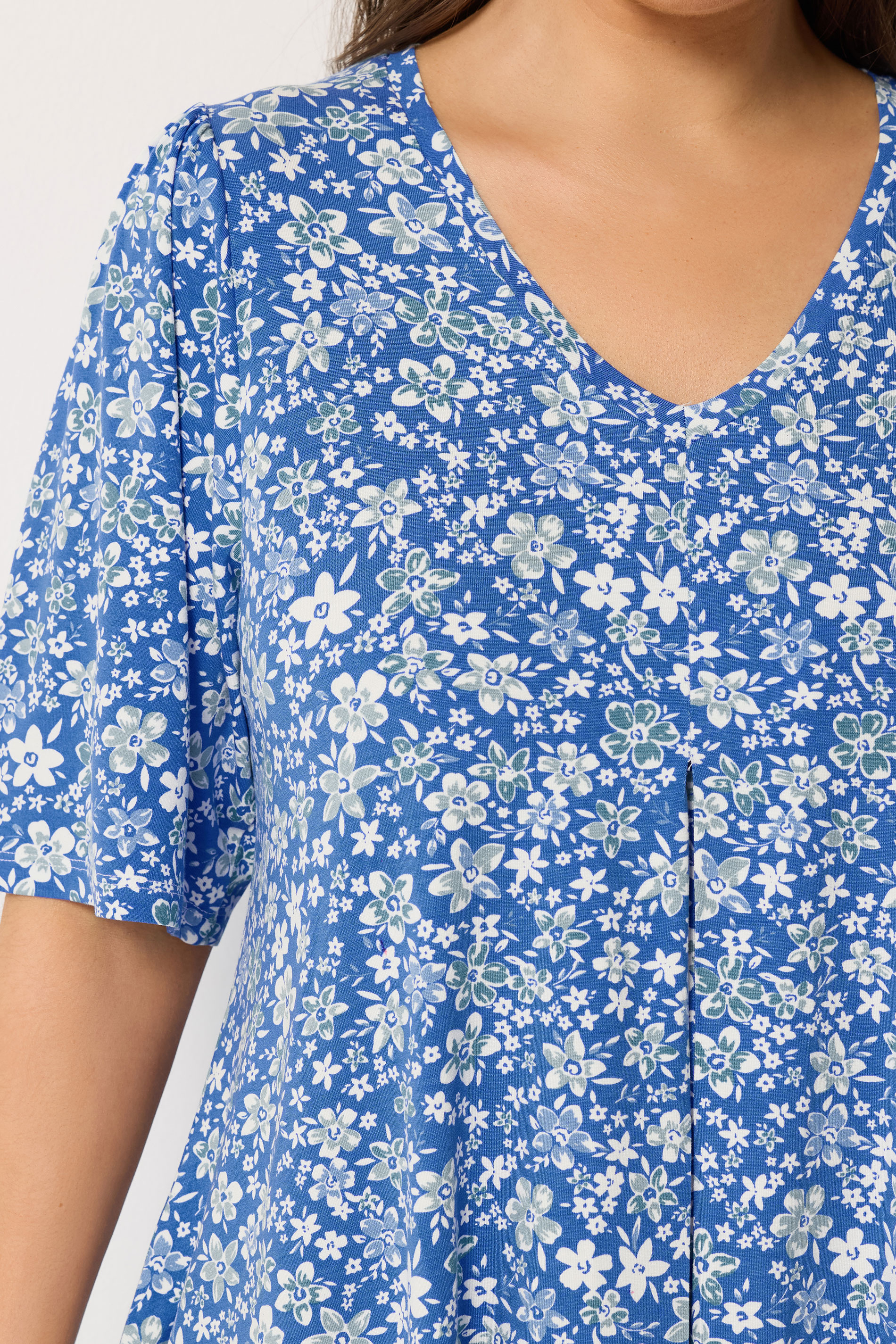 YOURS Plus Size Blue Ditsy Floral Swing Top | Yours Clothing 4