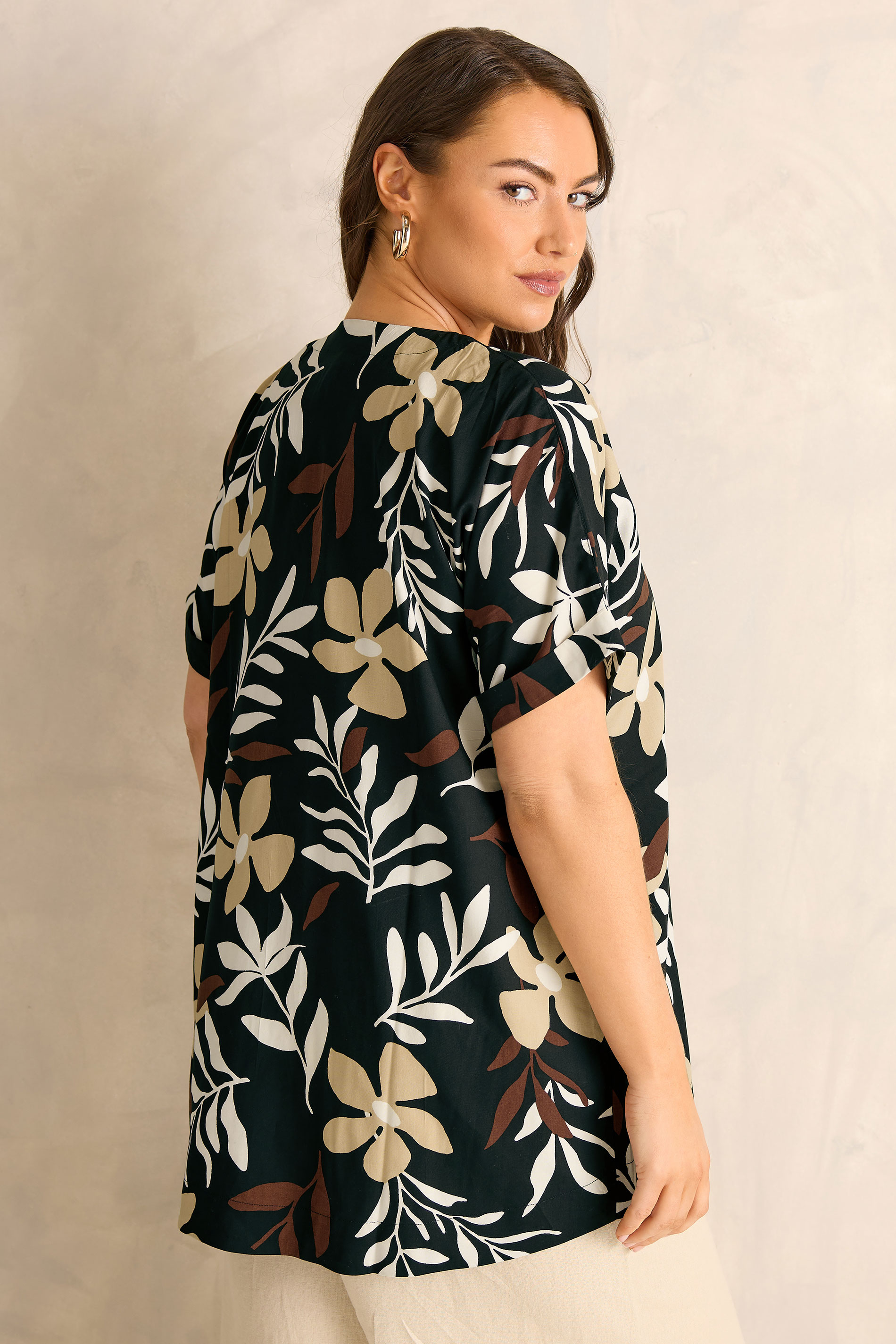 EVANS Plus Size Black Leaf Print Pleat Top | Evans 2