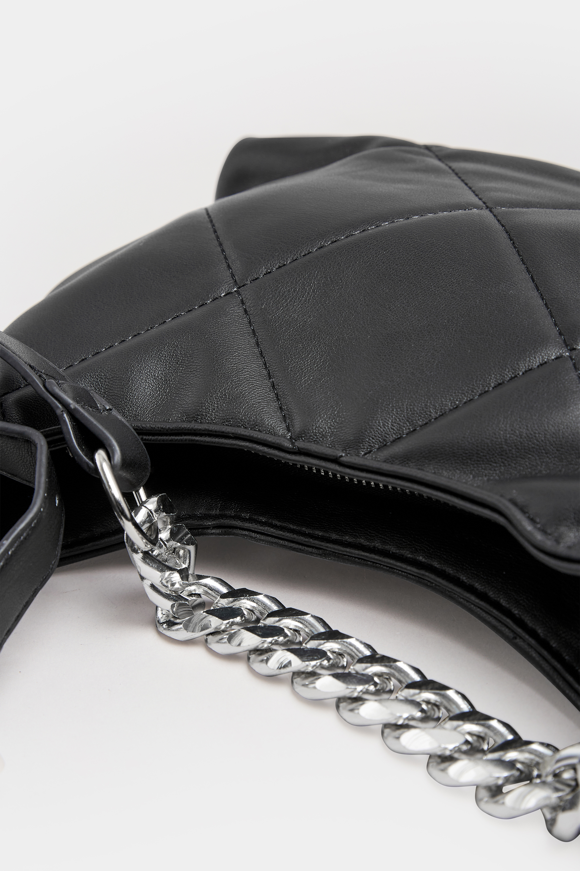 chanel chain strap shoulder bag leather