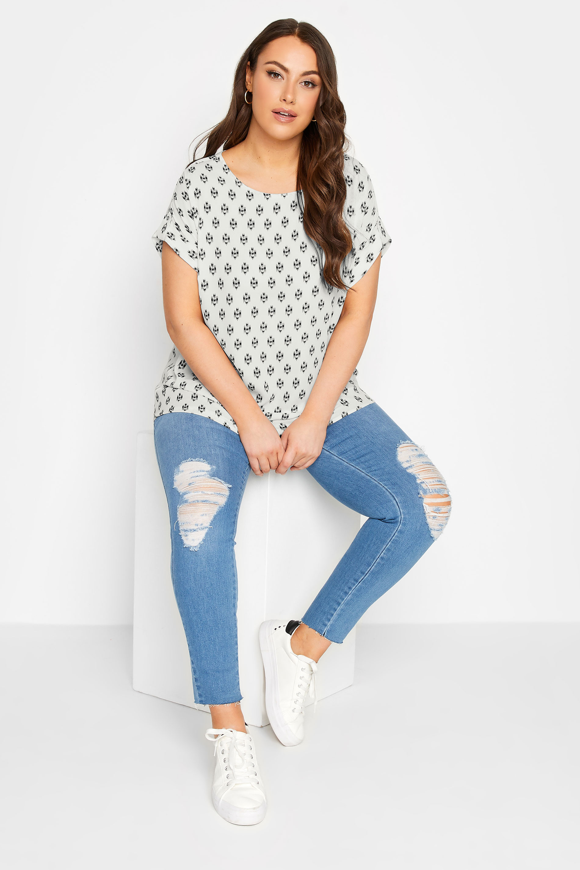 YOURS Plus Size White Printed Tab Sleeve Blouse | Yours Clothing 2