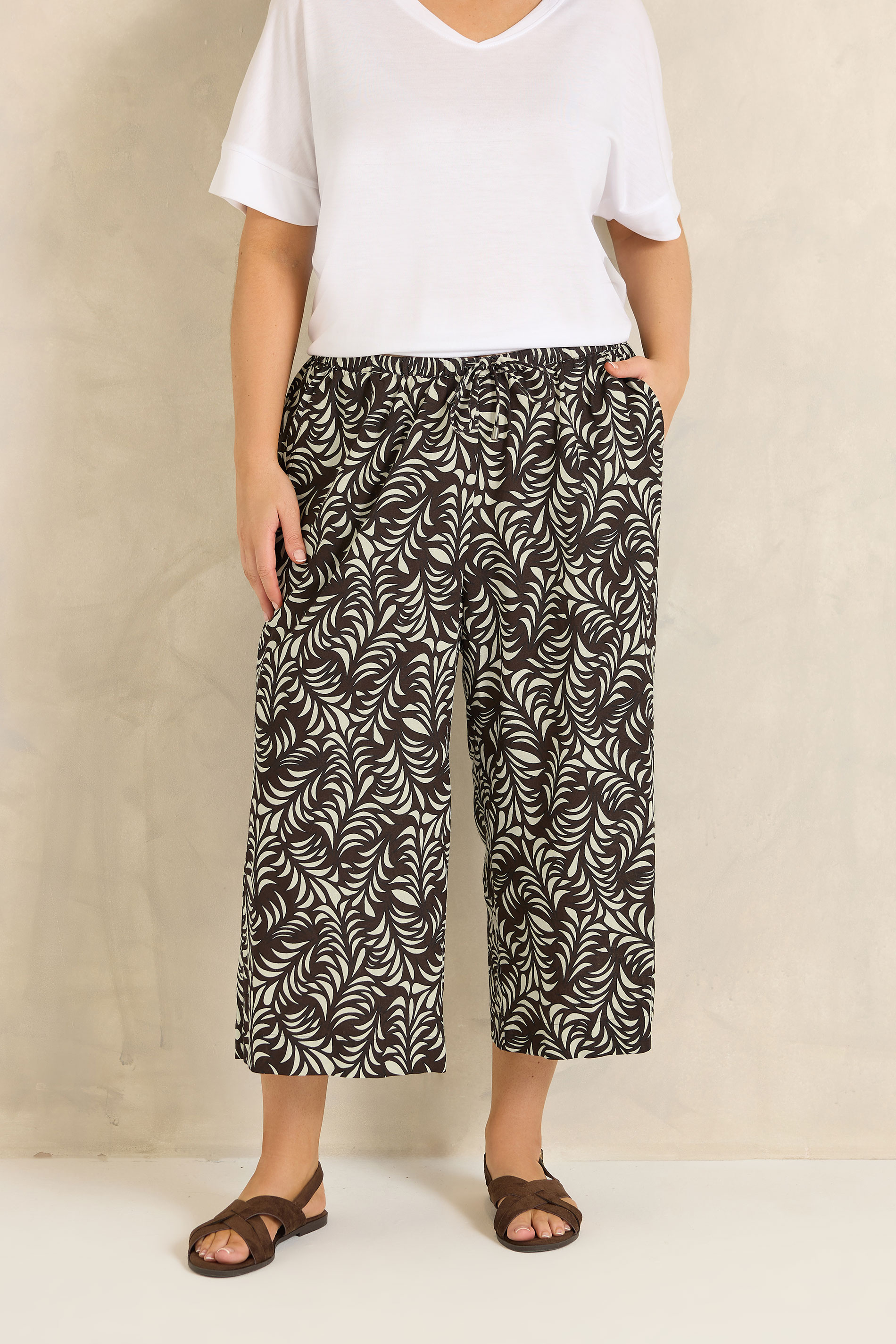 EVANS Plus Size Brown Leaf Print Linen Cropped Trousers | Evans 1