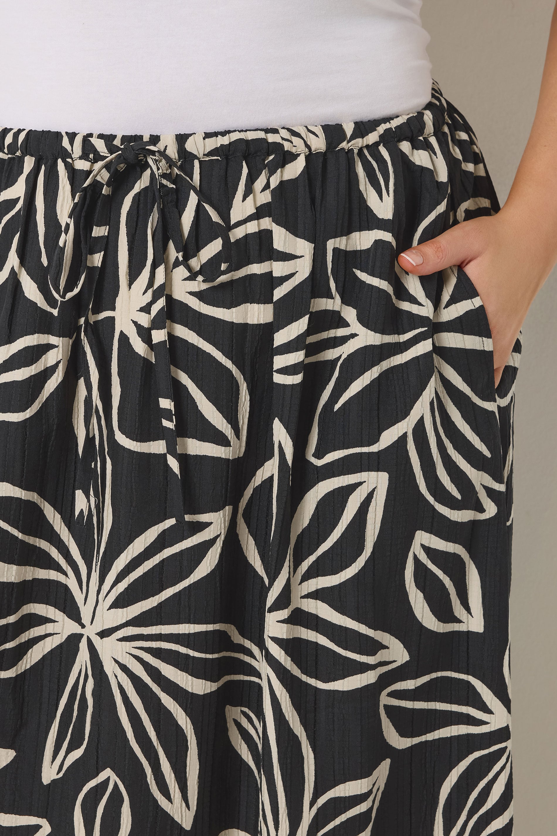 YOURS Plus Size Black Floral Textured Maxi Skirt | Yours Clothing 4