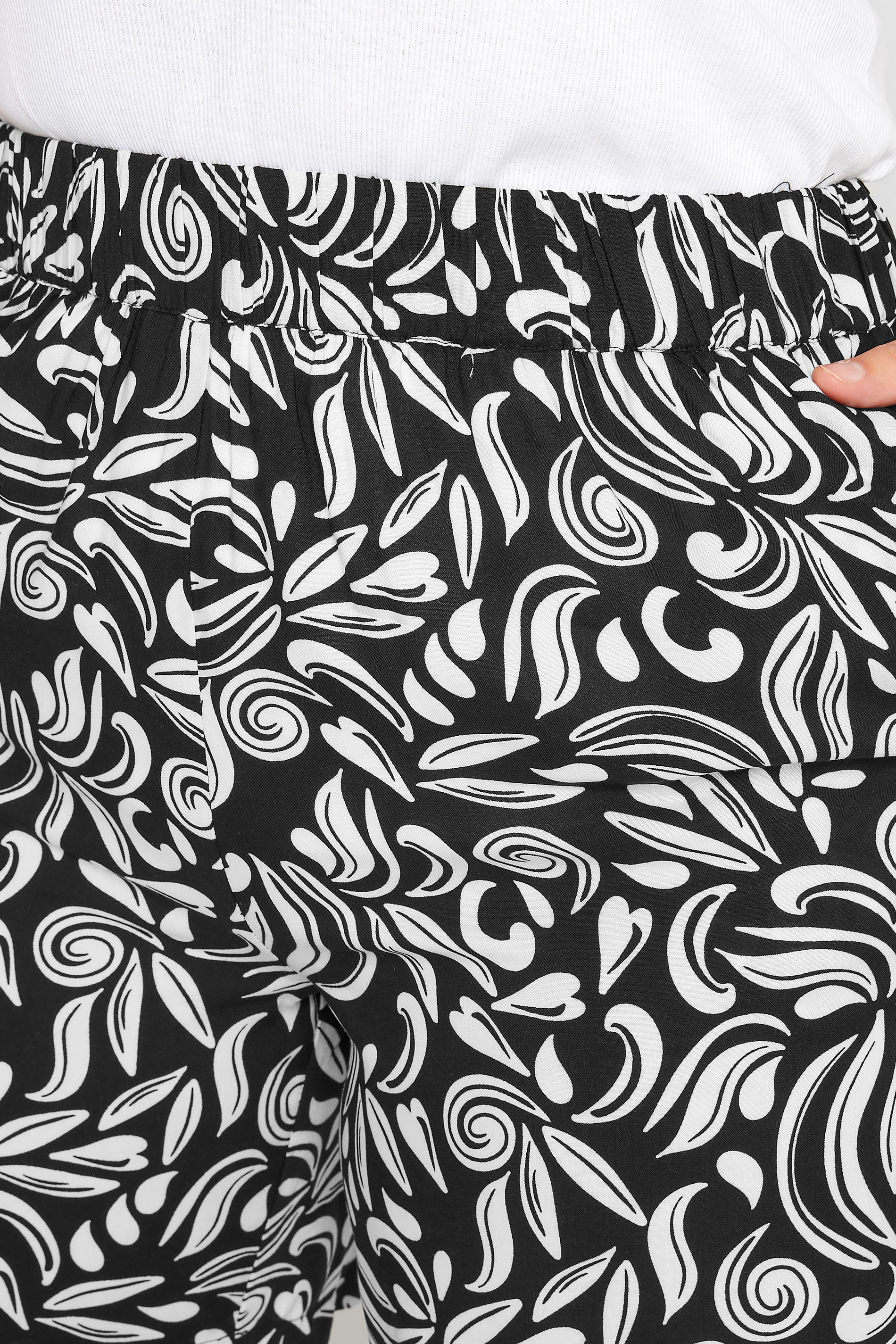 YOURS Curve Plus Size Black Monochrome Swirl Shorts | Yours Clothing  3