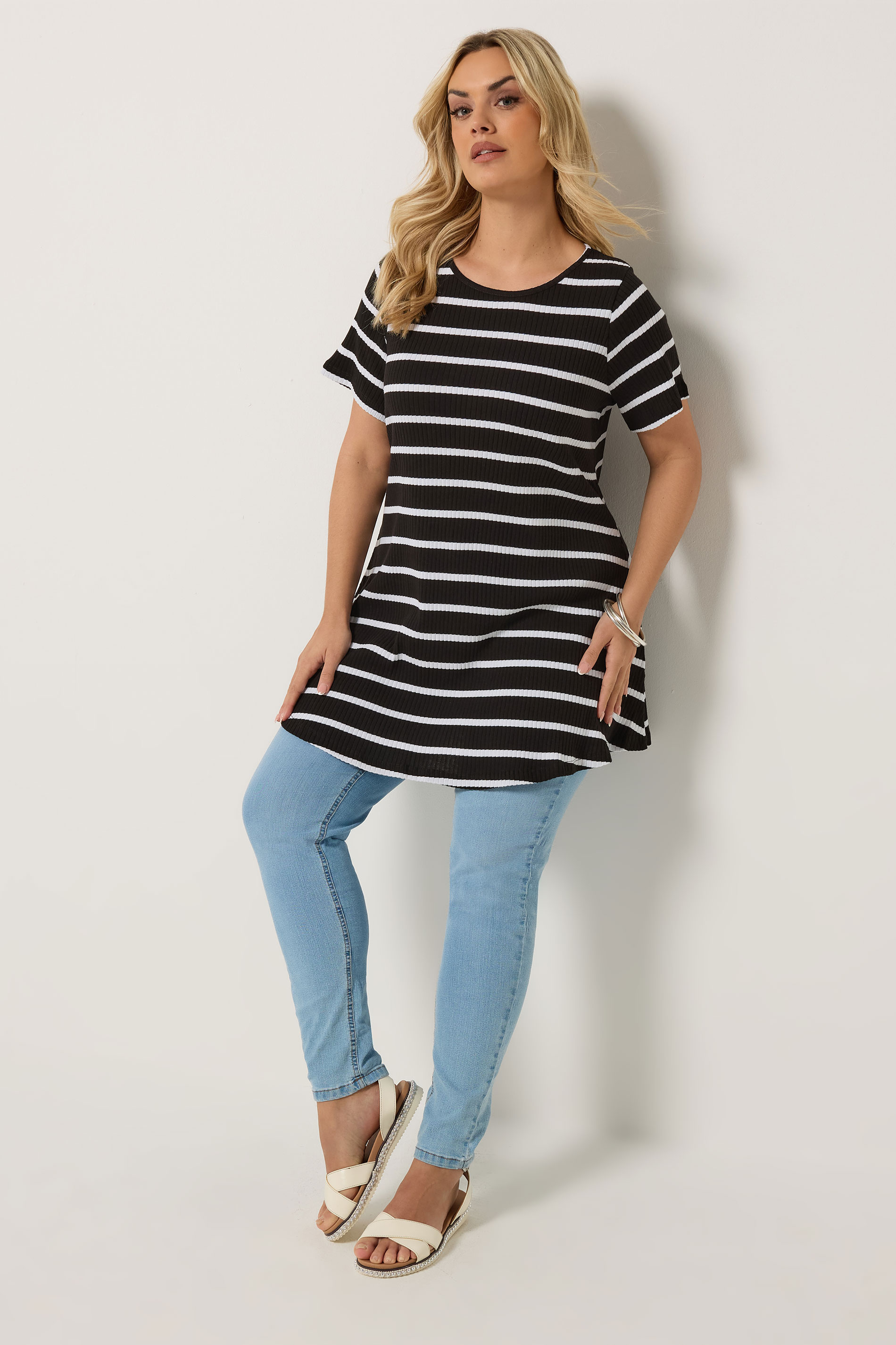 https://cdn.yoursclothing.com/Images/ProductImages/187ac3ab-c858-49_304936_B.jpg