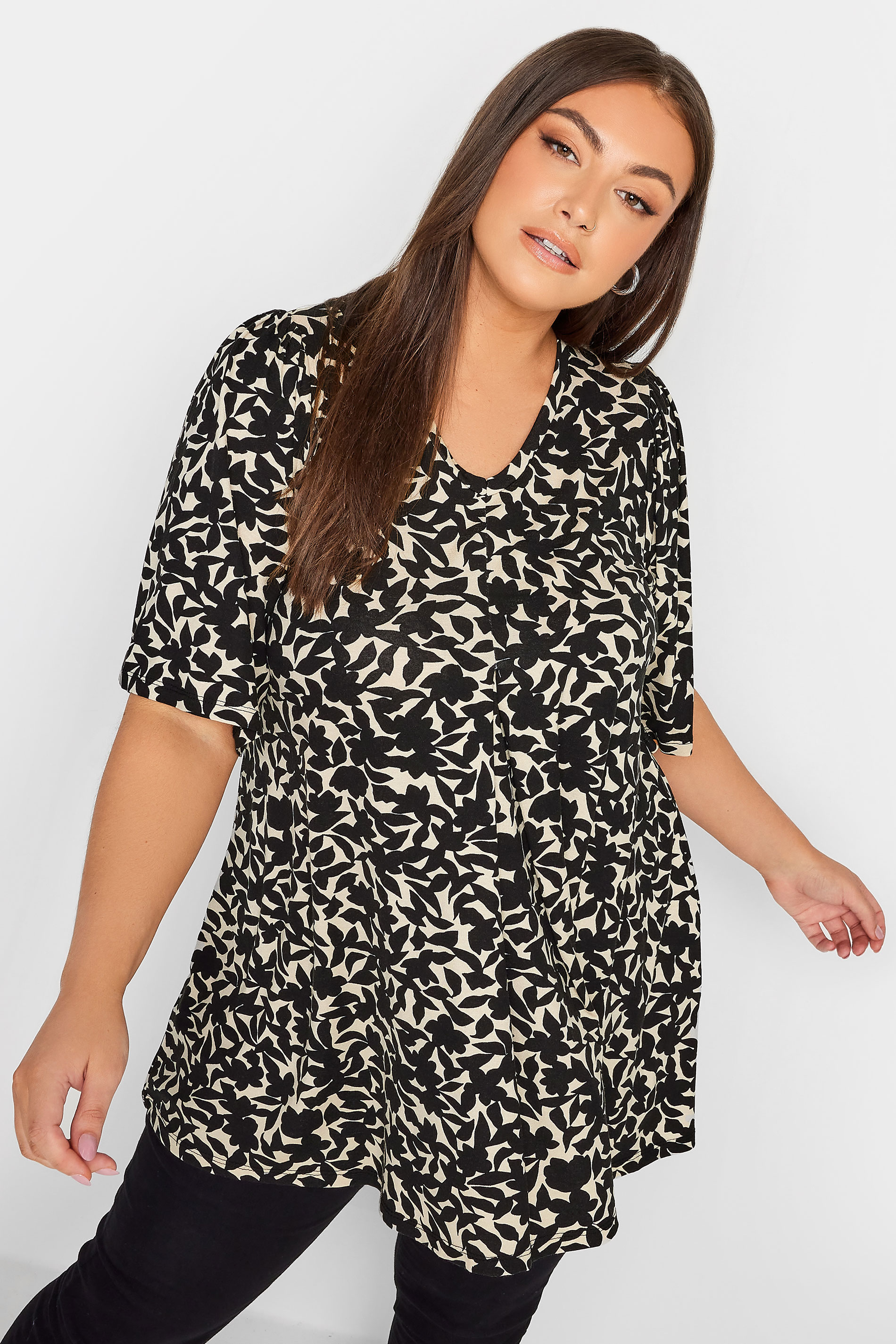 YOURS Plus Size Black Floral Print Pleated Swing Top | Yours Clothing 1