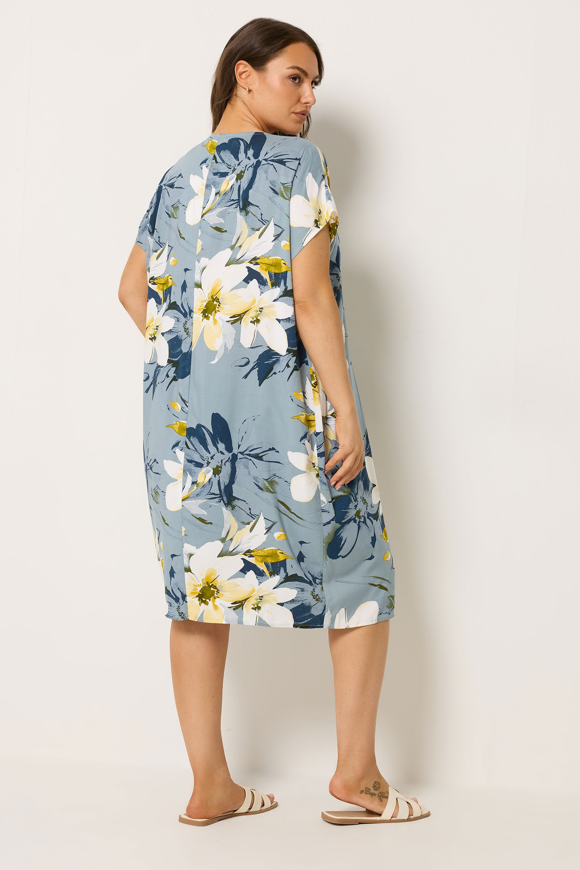 YOURS Plus Size Grey Floral Pleat Front Dress | Yours Clothing 2