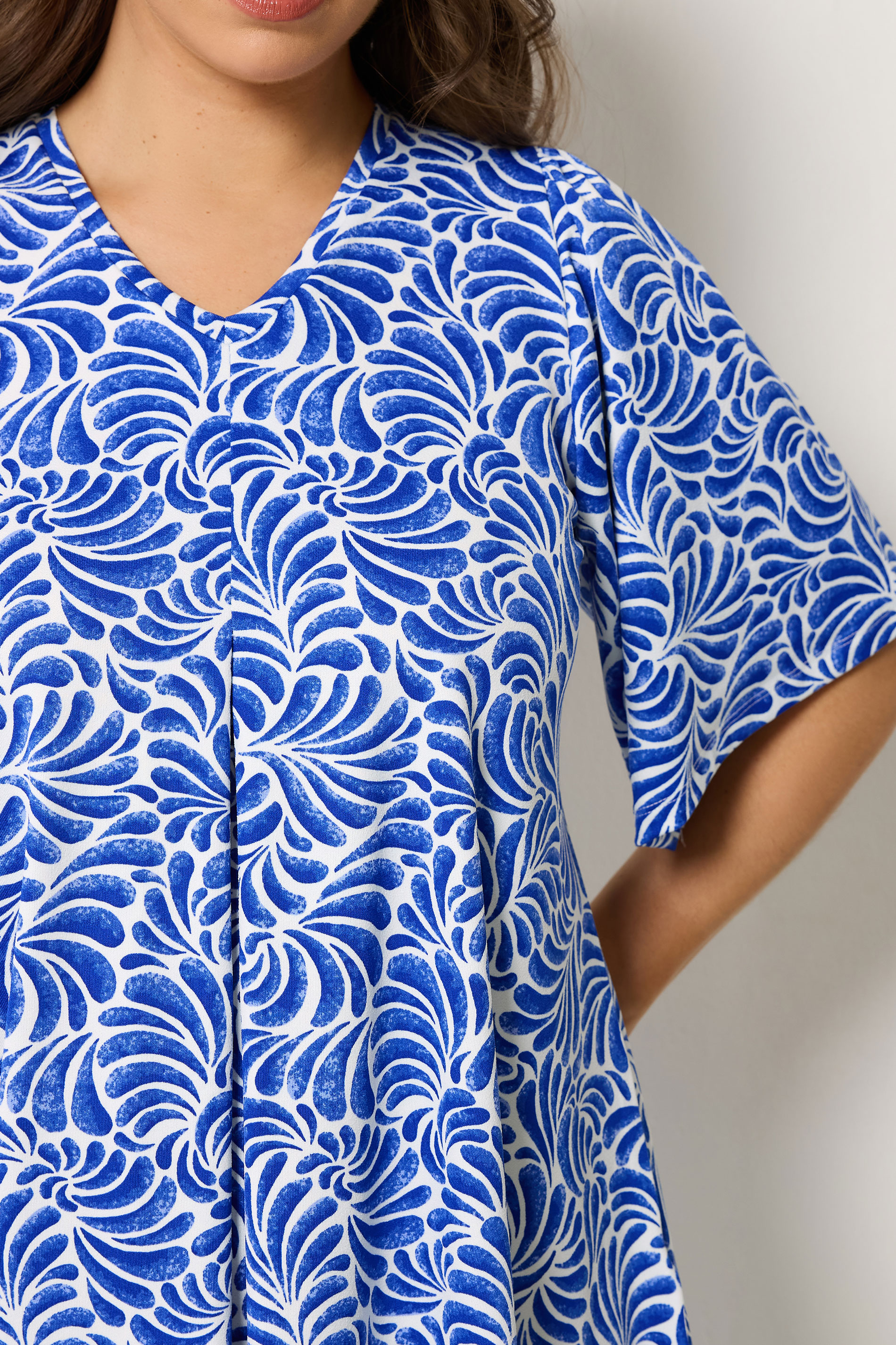 https://cdn.yoursclothing.com/Images/ProductImages/19b20a87-a6e2-48_304984_D.jpg