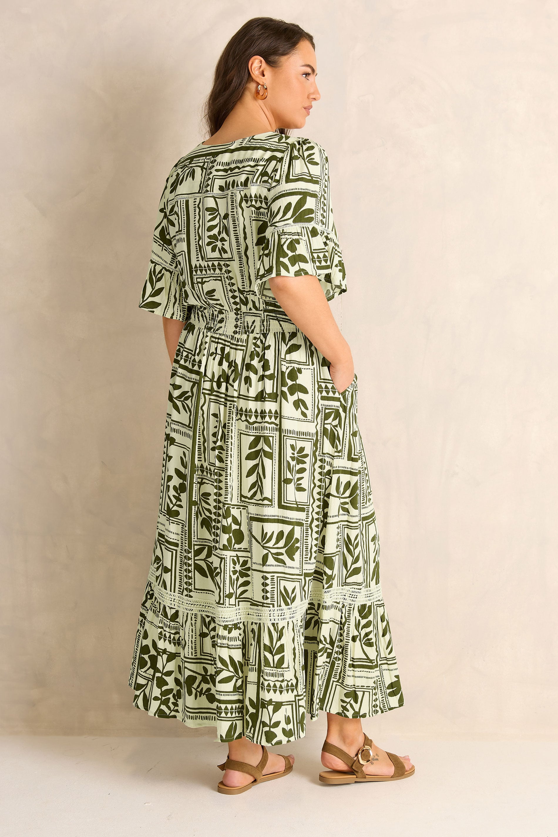 EVANS Plus Size Green Leaf Print Button Through Maxi Dress | Evans 2