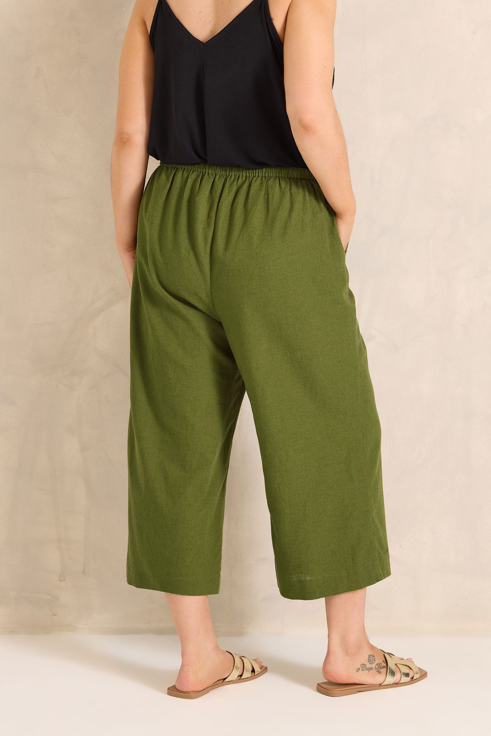 EVANS Plus Size Green Linen Cropped Trousers | Evans 4