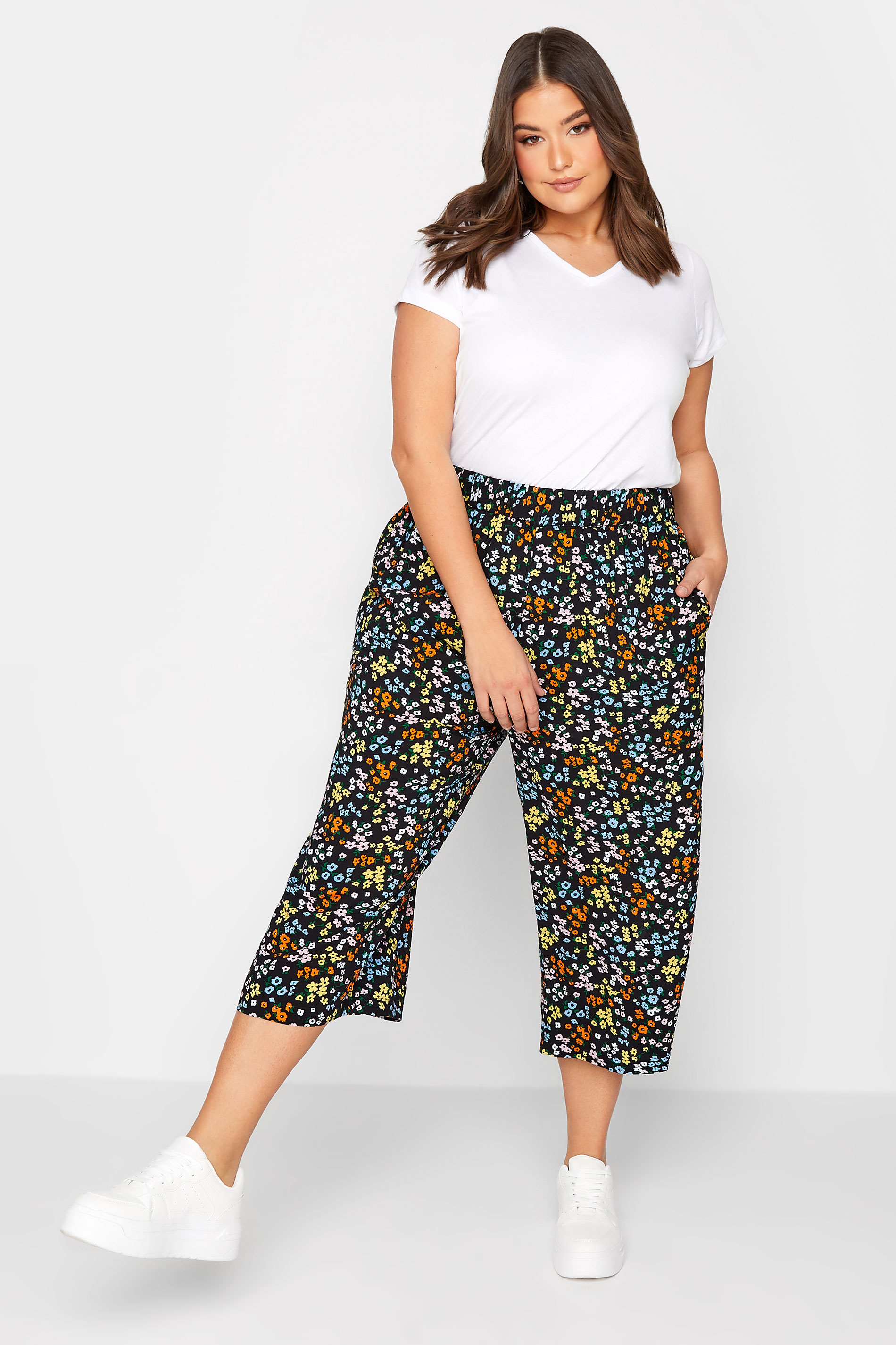 YOURS Plus Size Black Ditsy Floral Cropped Trousers | Yours Clothing 2