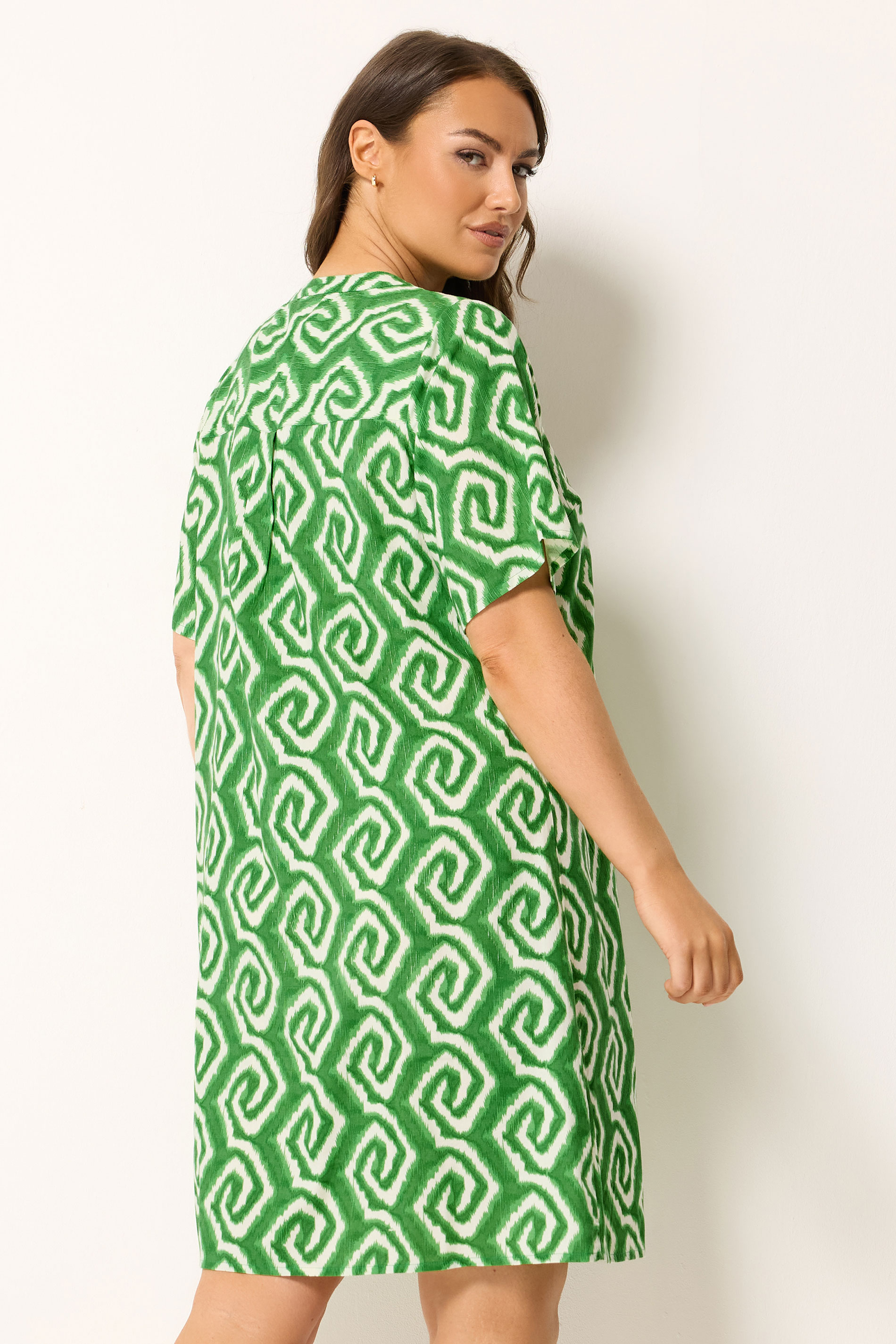 YOURS Plus Size Green Ikat Geometric Pleat Front Dress | Yours Clothing 2