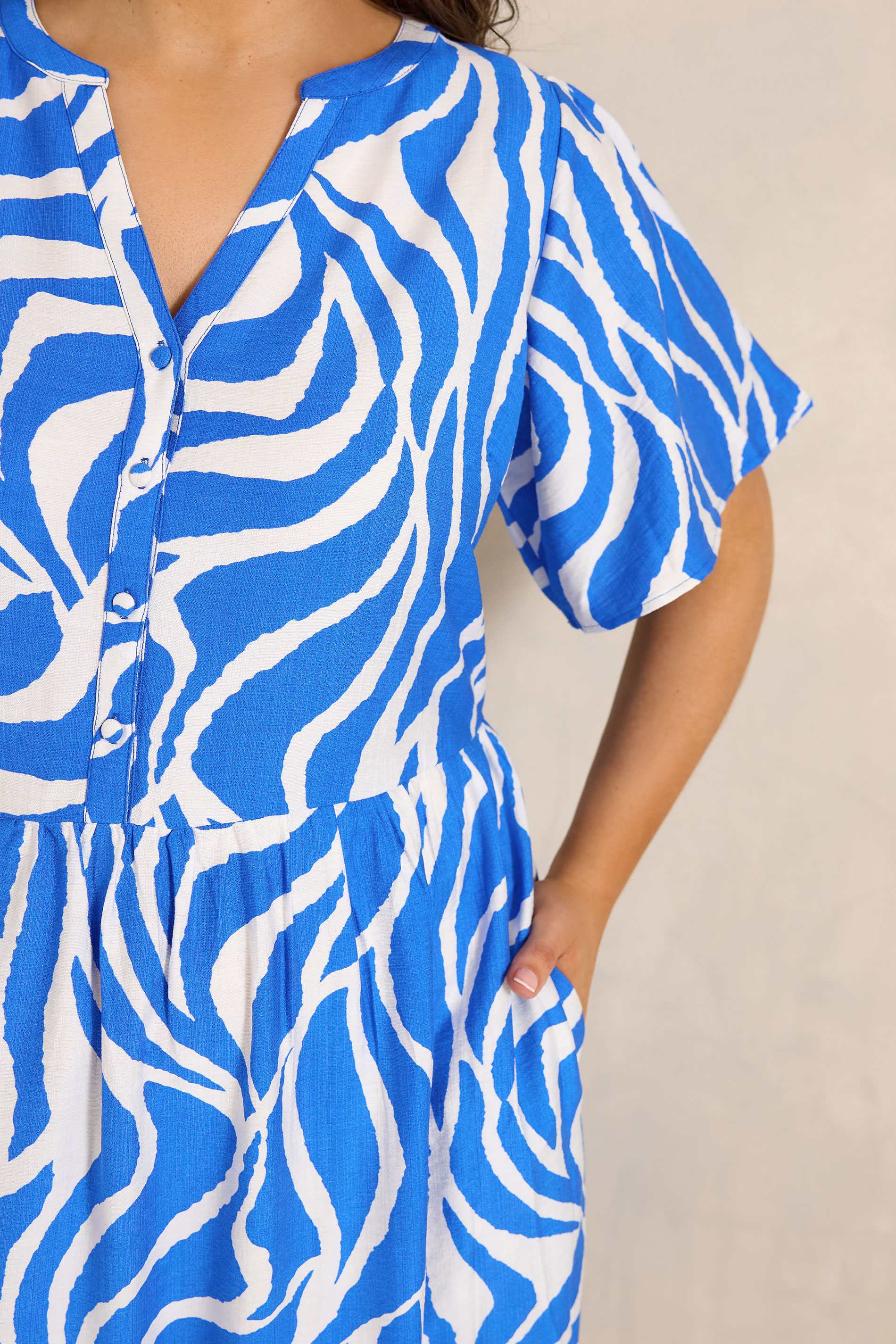 EVANS Plus Size Blue Abstract Print Dress | Evans 4