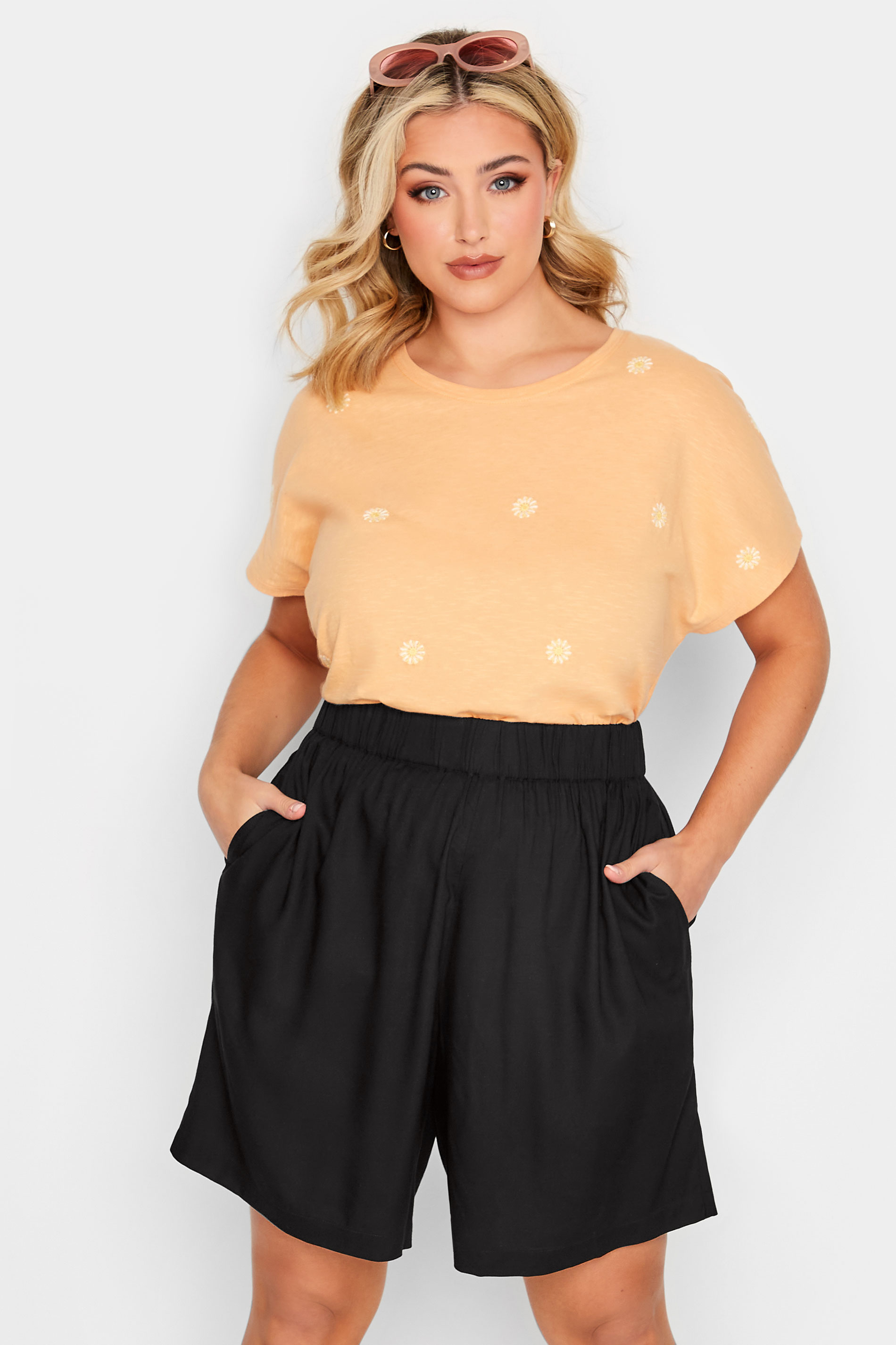 YOURS Curve Plus Size Black Woven Shorts | Yours Clothing  1