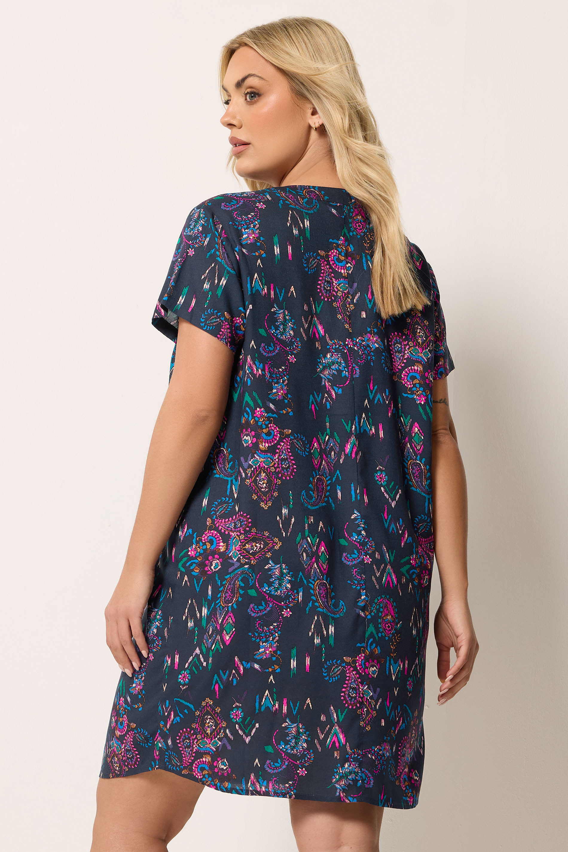 YOURS Plus Size Black Paisley Pleat Front Dress | Yours Clothing 2