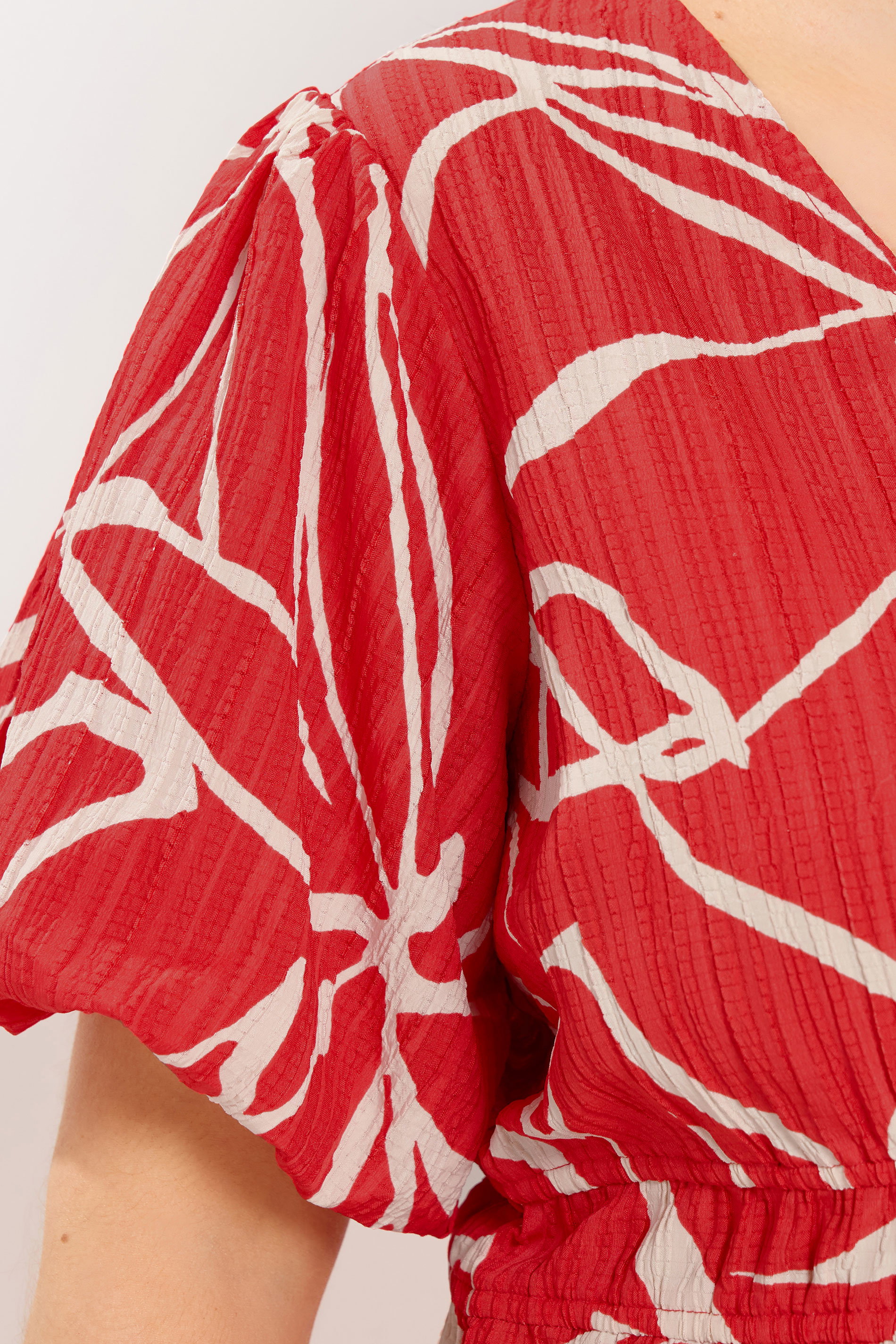 YOURS Plus Size Red Floral Print Puff Sleeve Top | Yours Clothing 4