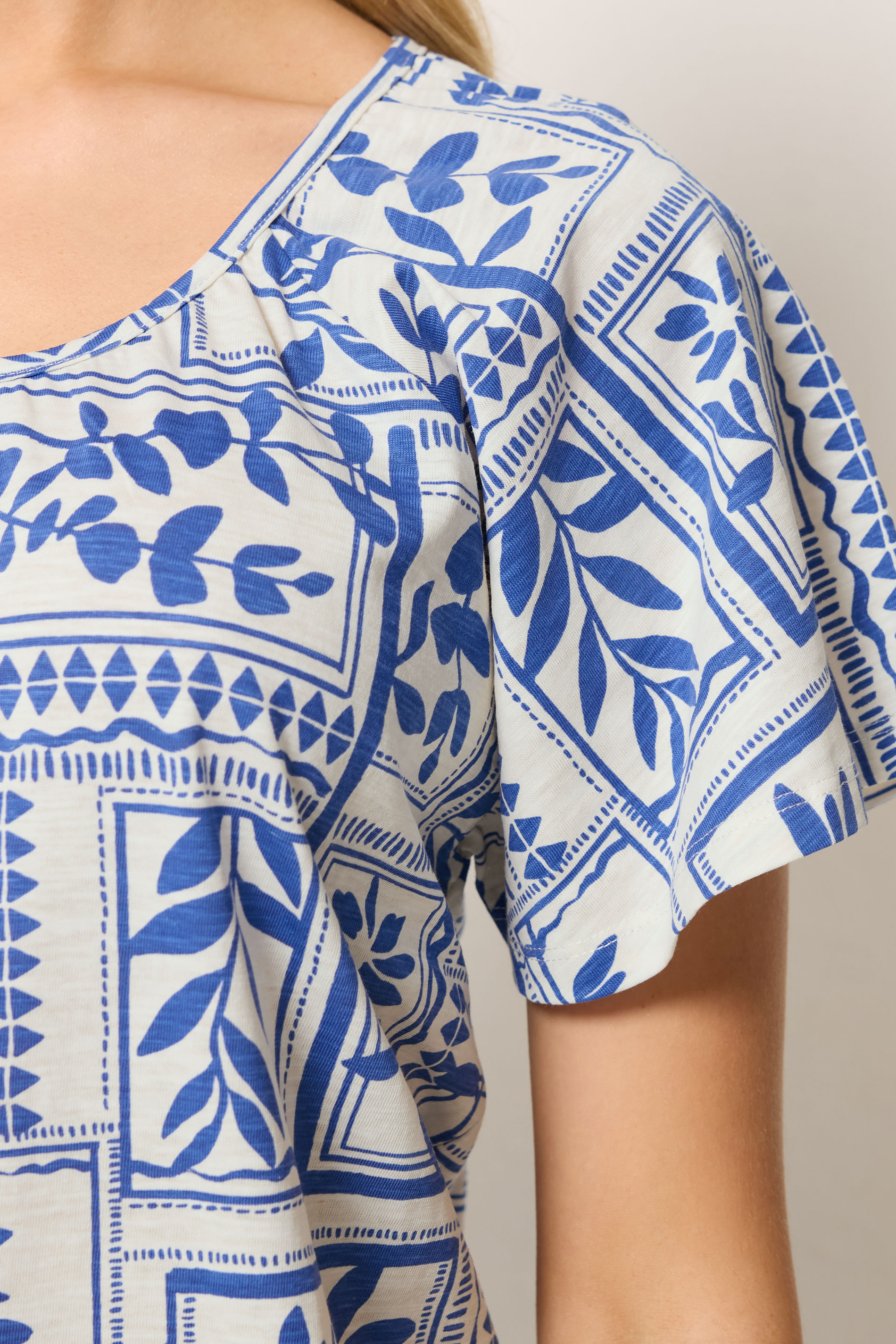 M&Co White & Blue Abstract Print Cotton Scoop Neck Top | M&Co 4