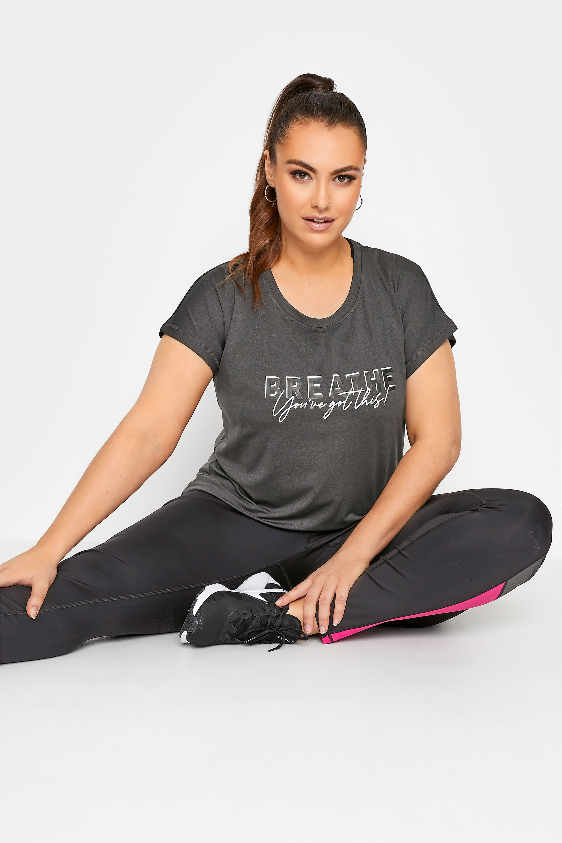 Grande taille  Activewear Grande Taille Grande taille  Active Tops | ACTIVE - T-Shirt Gris Slogan 'Breathe' - YC06949