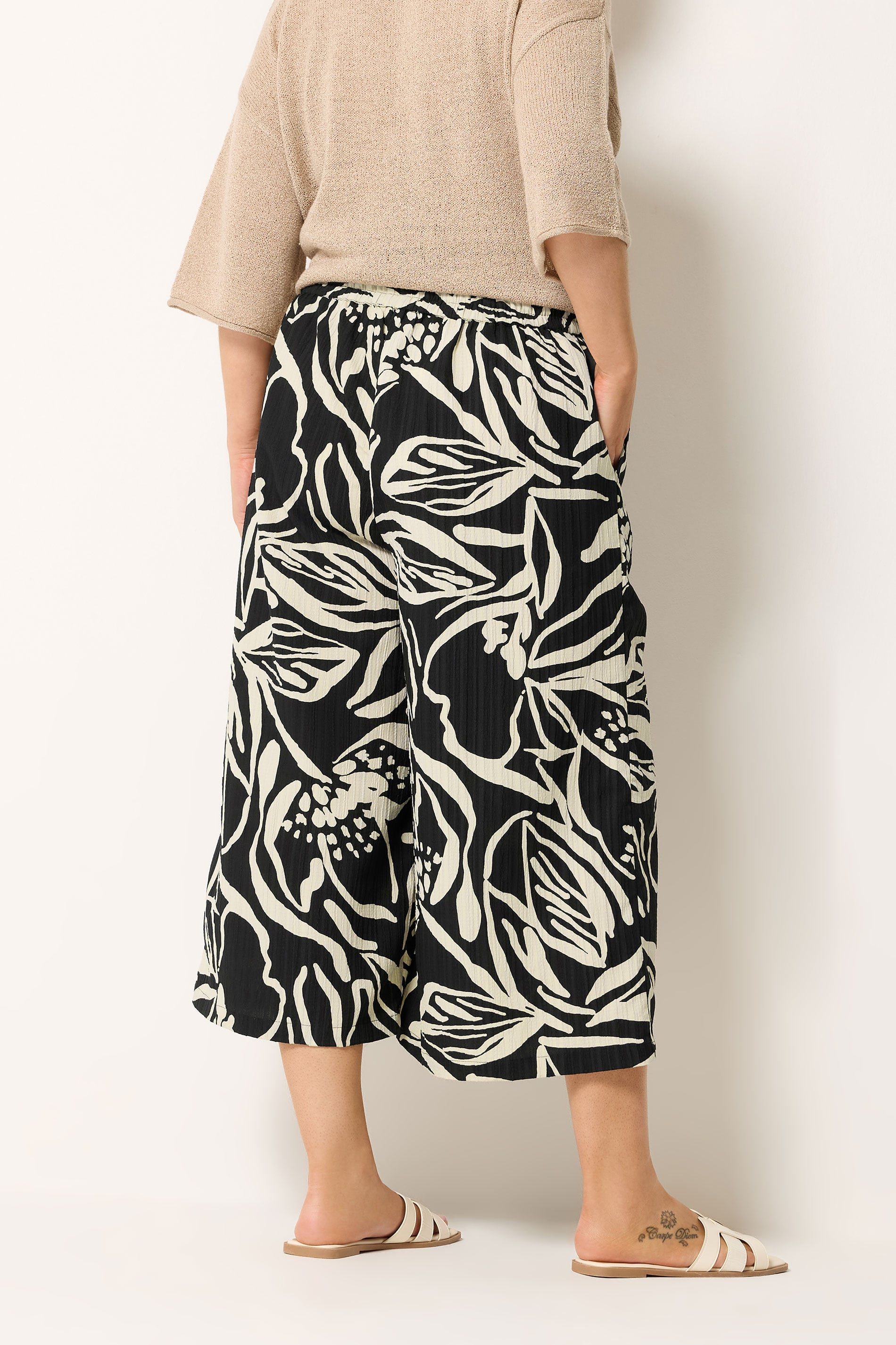 YOURS Plus Size Black Abstract Floral Cropped Trousers | Yours Clothing 2
