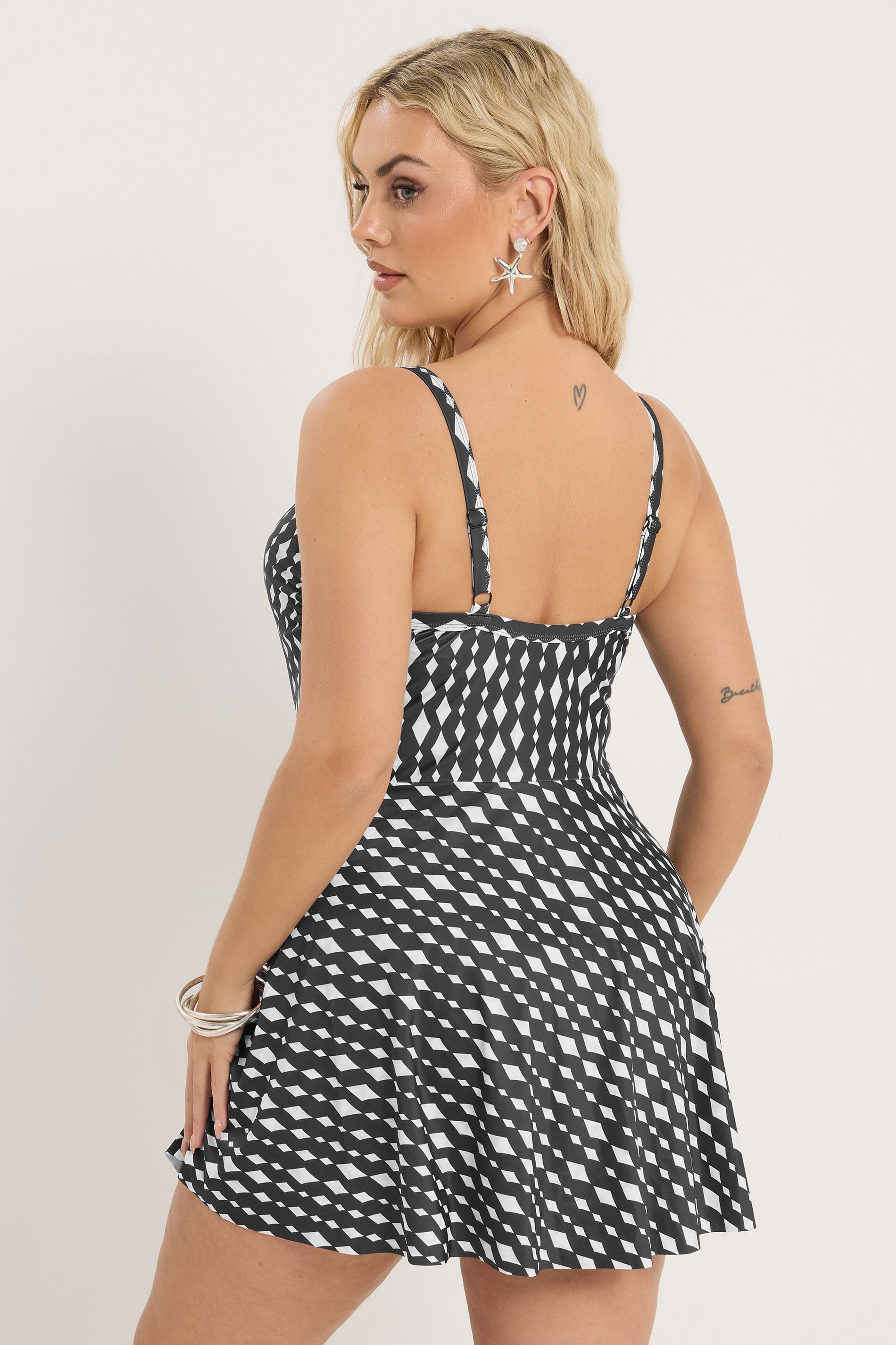 https://cdn.yoursclothing.com/Images/ProductImages/369528fe-1cd5-48_150747_C.jpg