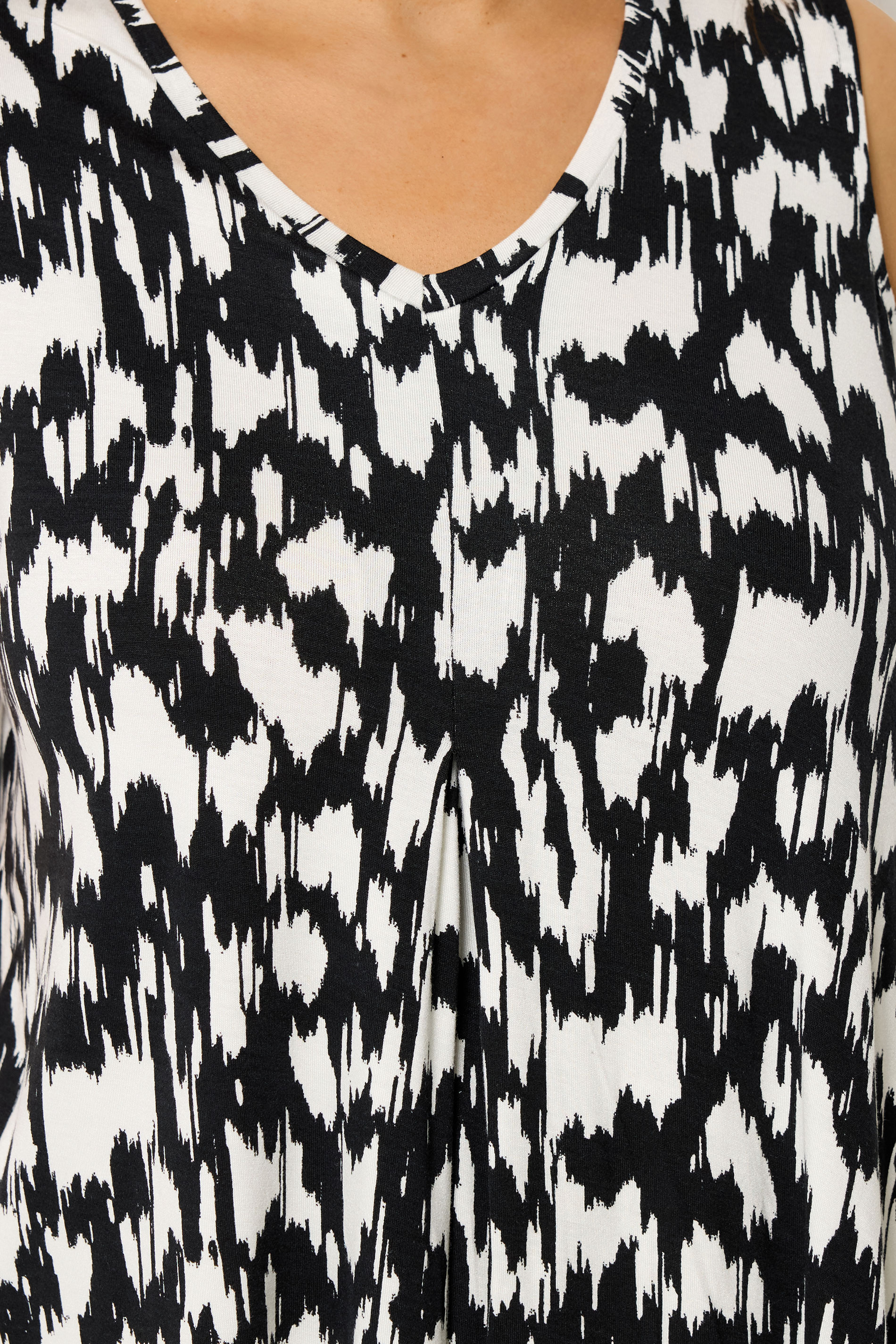 YOURS Plus Size Black Abstract Pleat Vest Top  |Yours Clothing 4