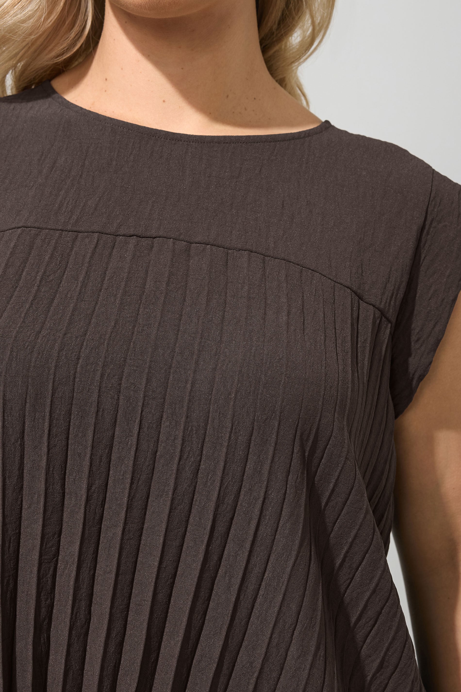 YOURS LONDON Plus Size Chocolate Brown Pleated Set | Yours Clothing 5