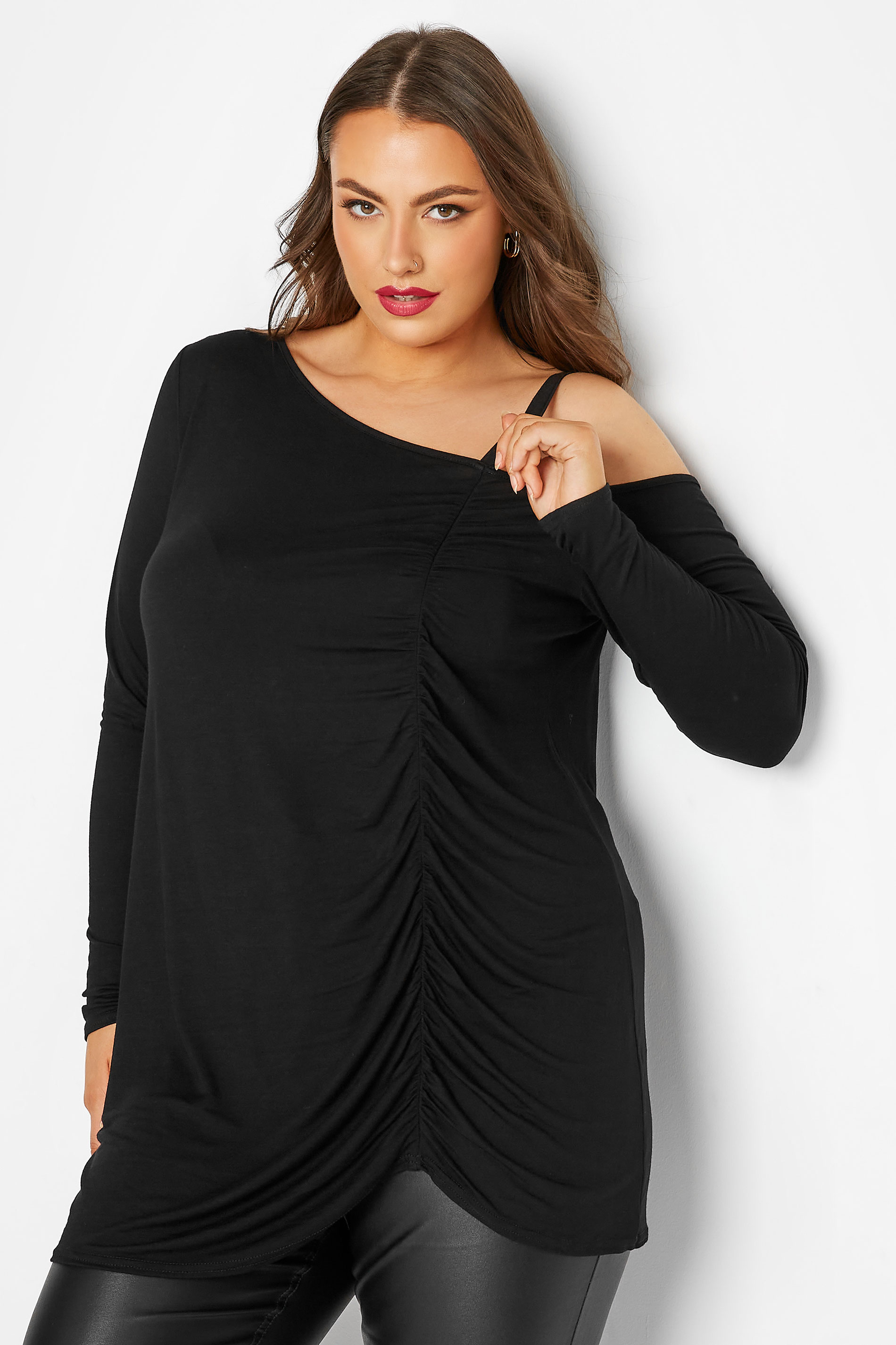 LIMITED COLLECTION Plus Size Black Ruched One Shoulder Top | Yours Clothing 2