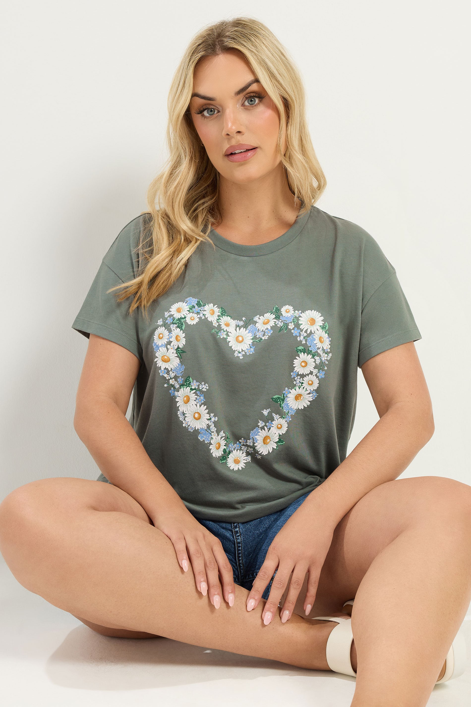 YOURS Plus Size Green Daisy Heart T-Shirt | Yours Clothing 3