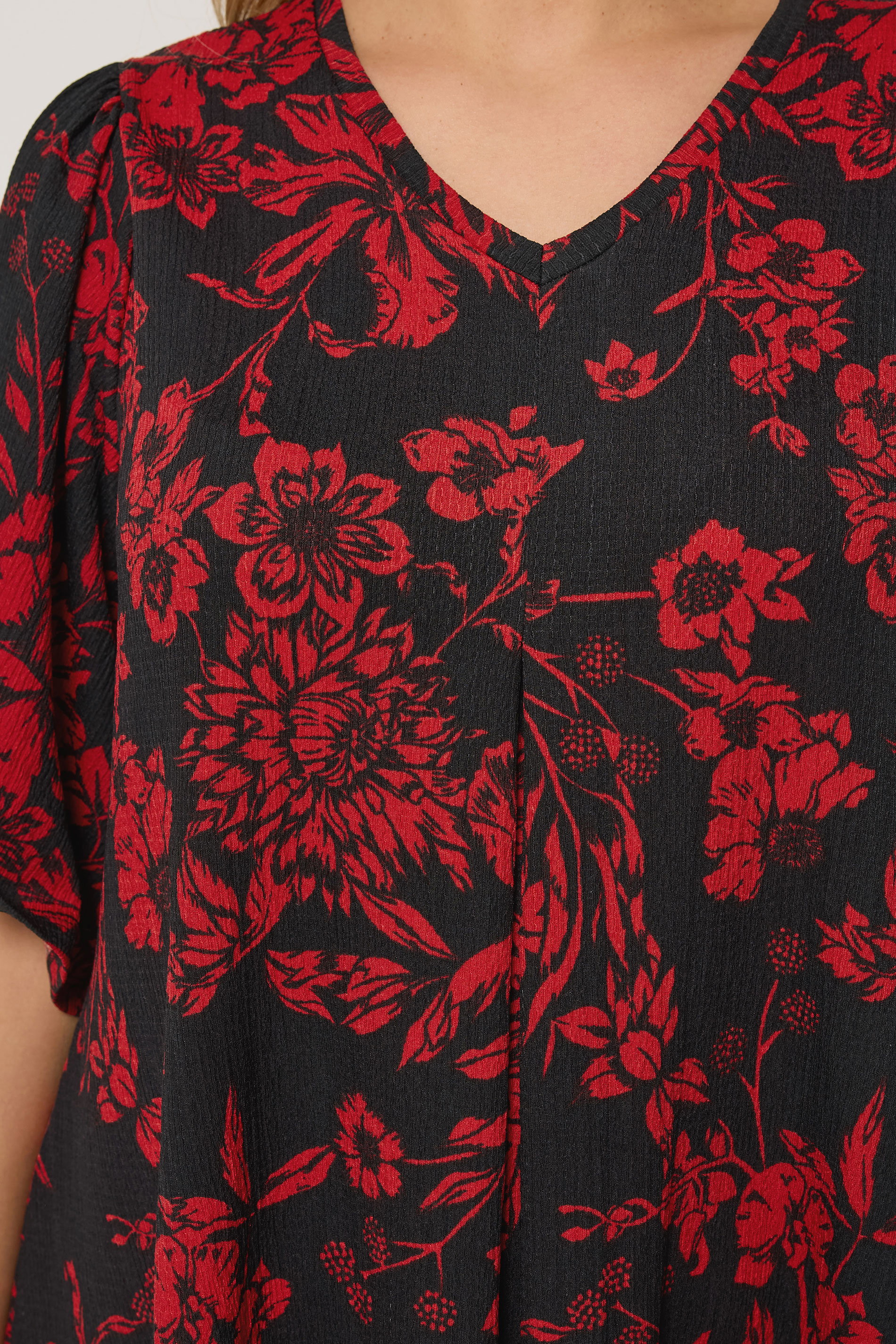 YOURS Plus Size Black & Red Floral Pleat Front Top | Yours Clothing 4