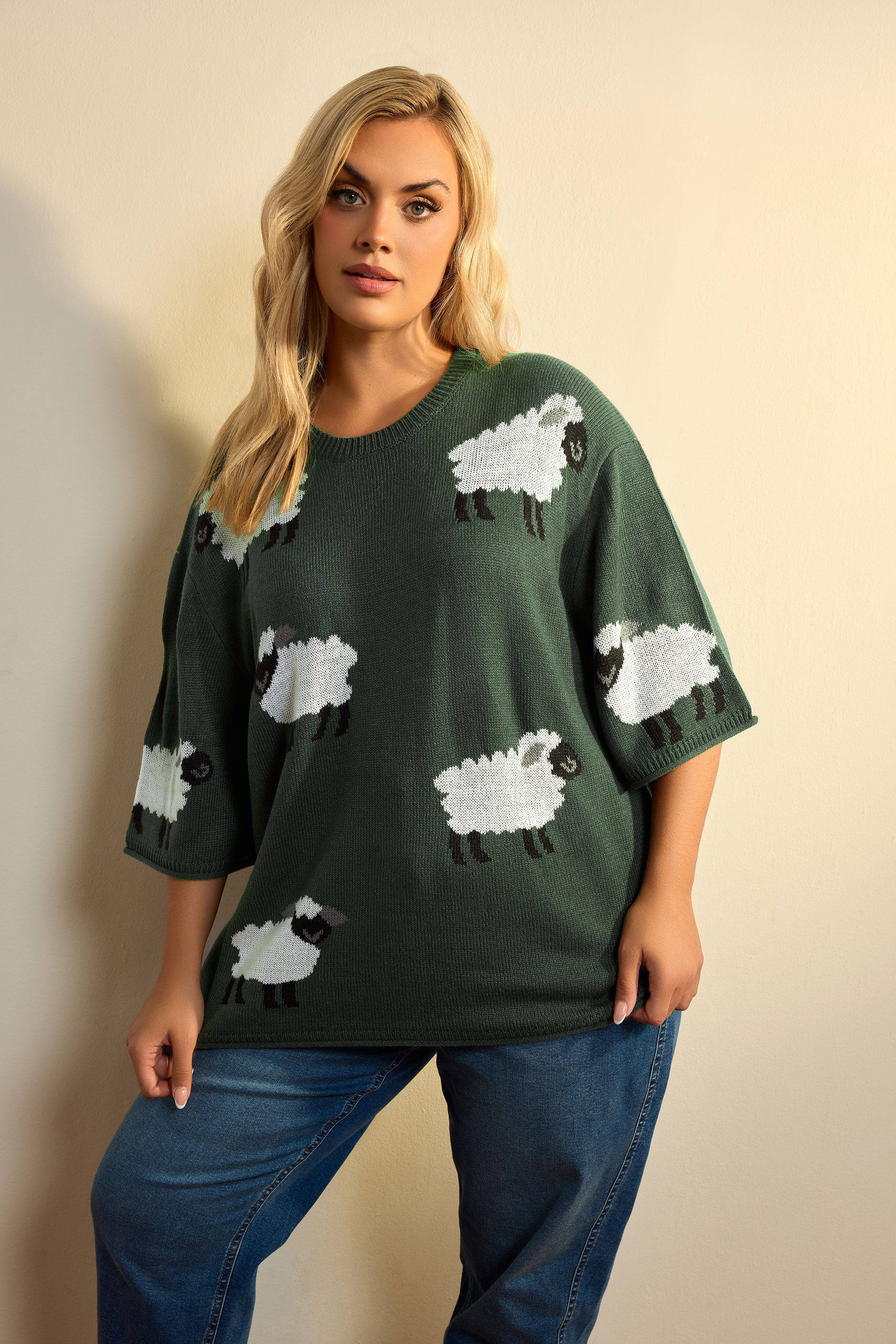 Limited Collection Curve Gebreid Tshirt Met Schaap In Kakigroen Size 50-52