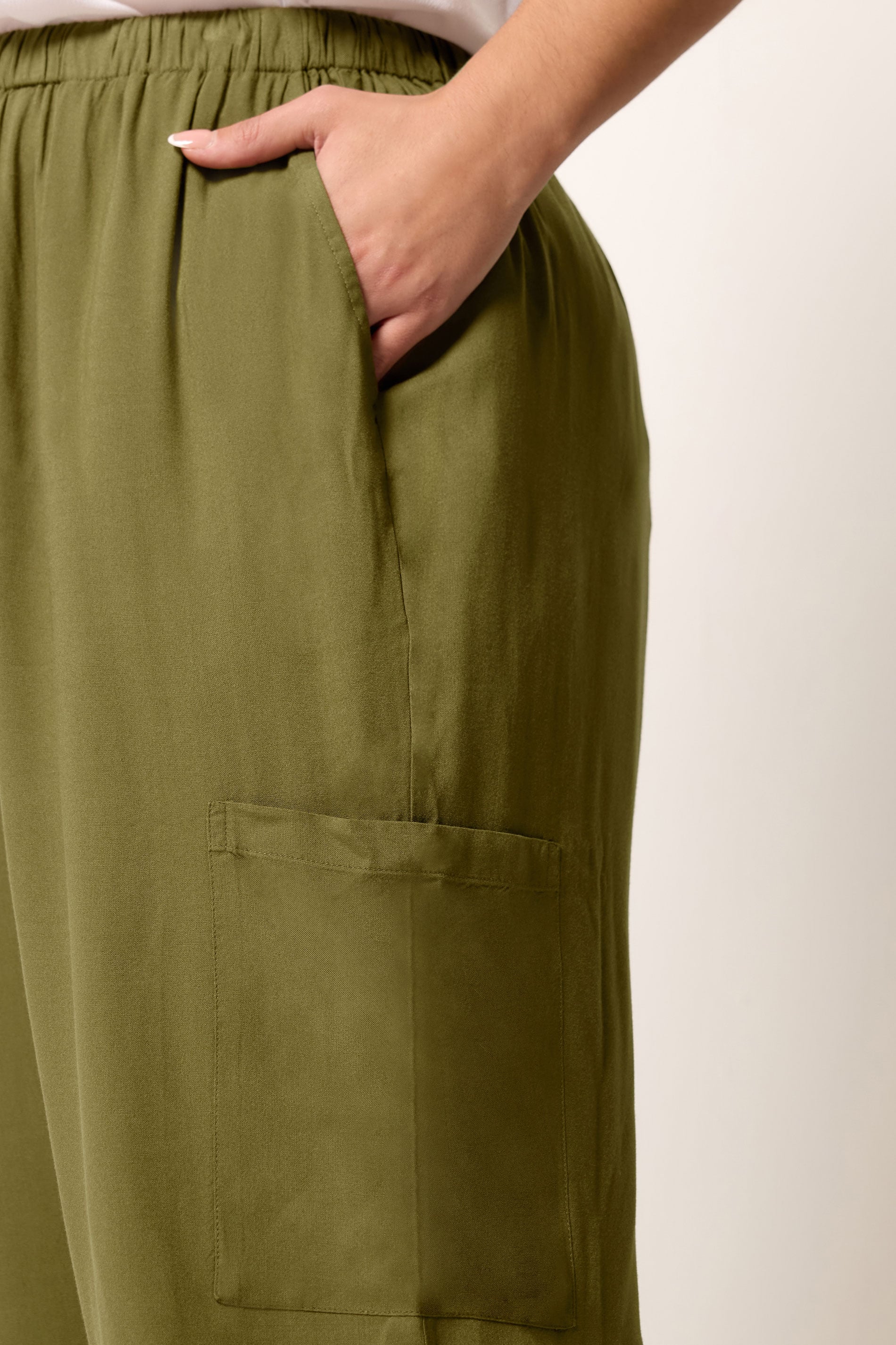 YOURS Plus Size Green Cargo Balloon Trousers | Yours Clothing 4
