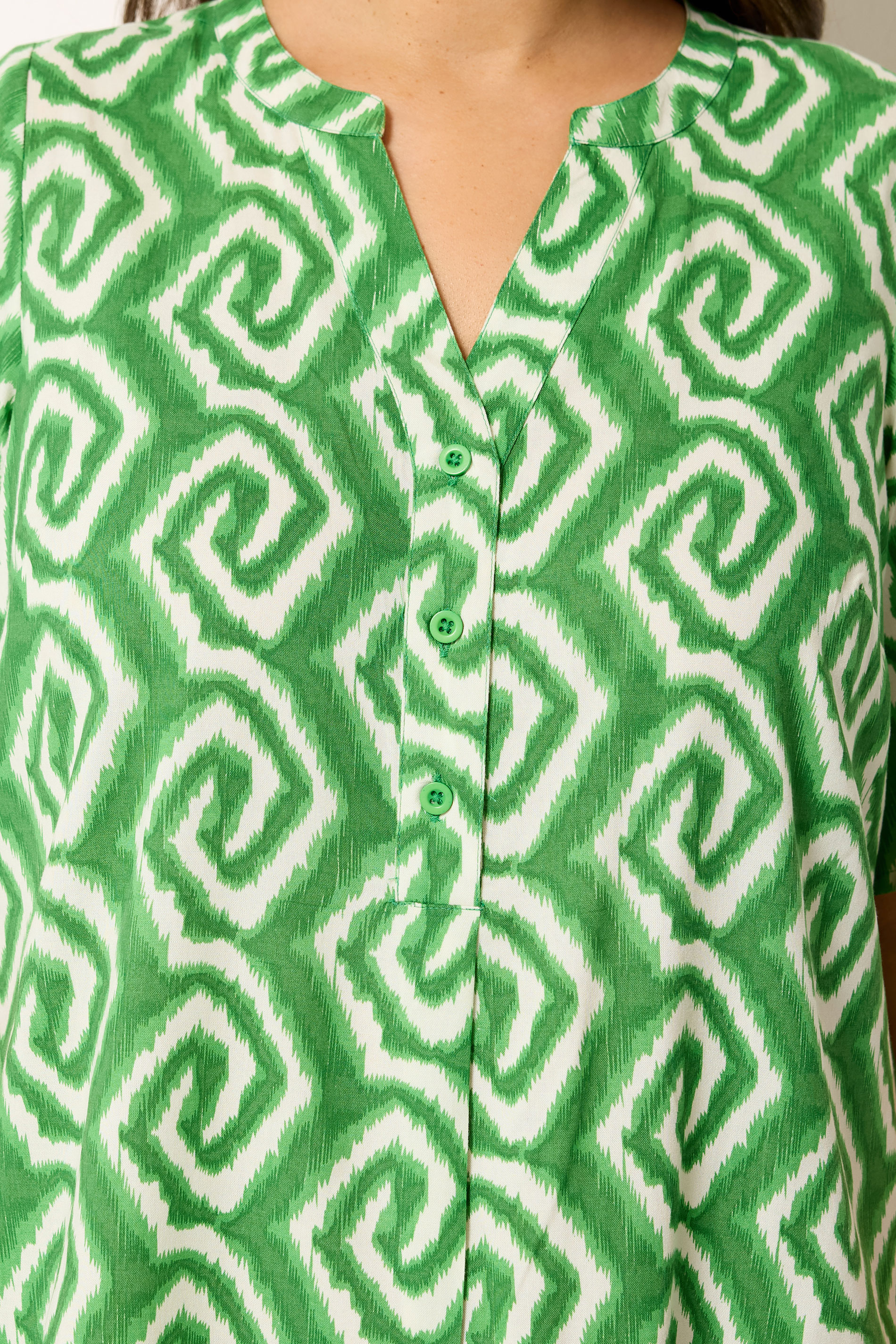 YOURS Plus Size Green Ikat Geometric Pleat Front Dress | Yours Clothing 4