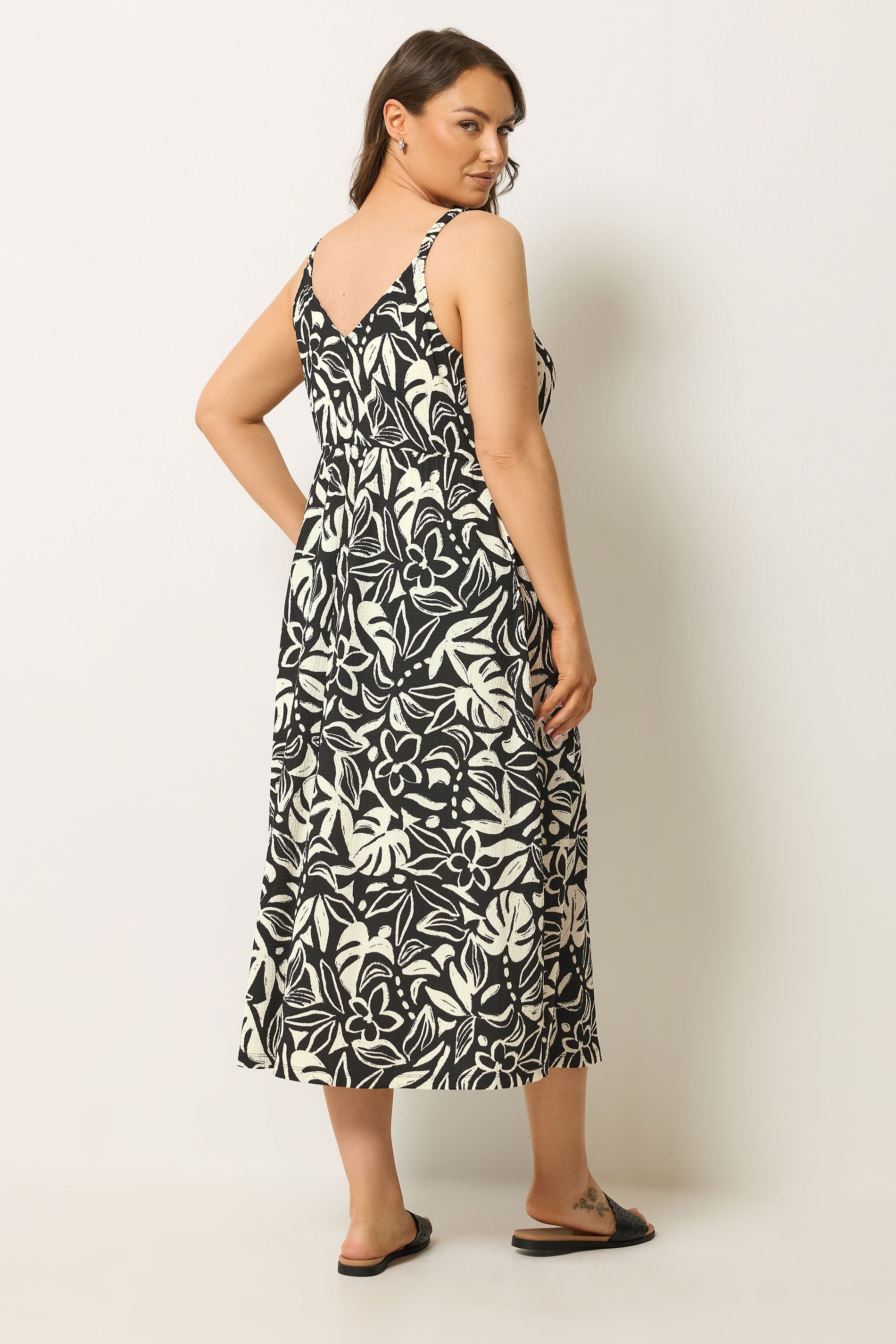 YOURS Plus Size Black Tropical Keyhole Dress | Yours Clothing 2
