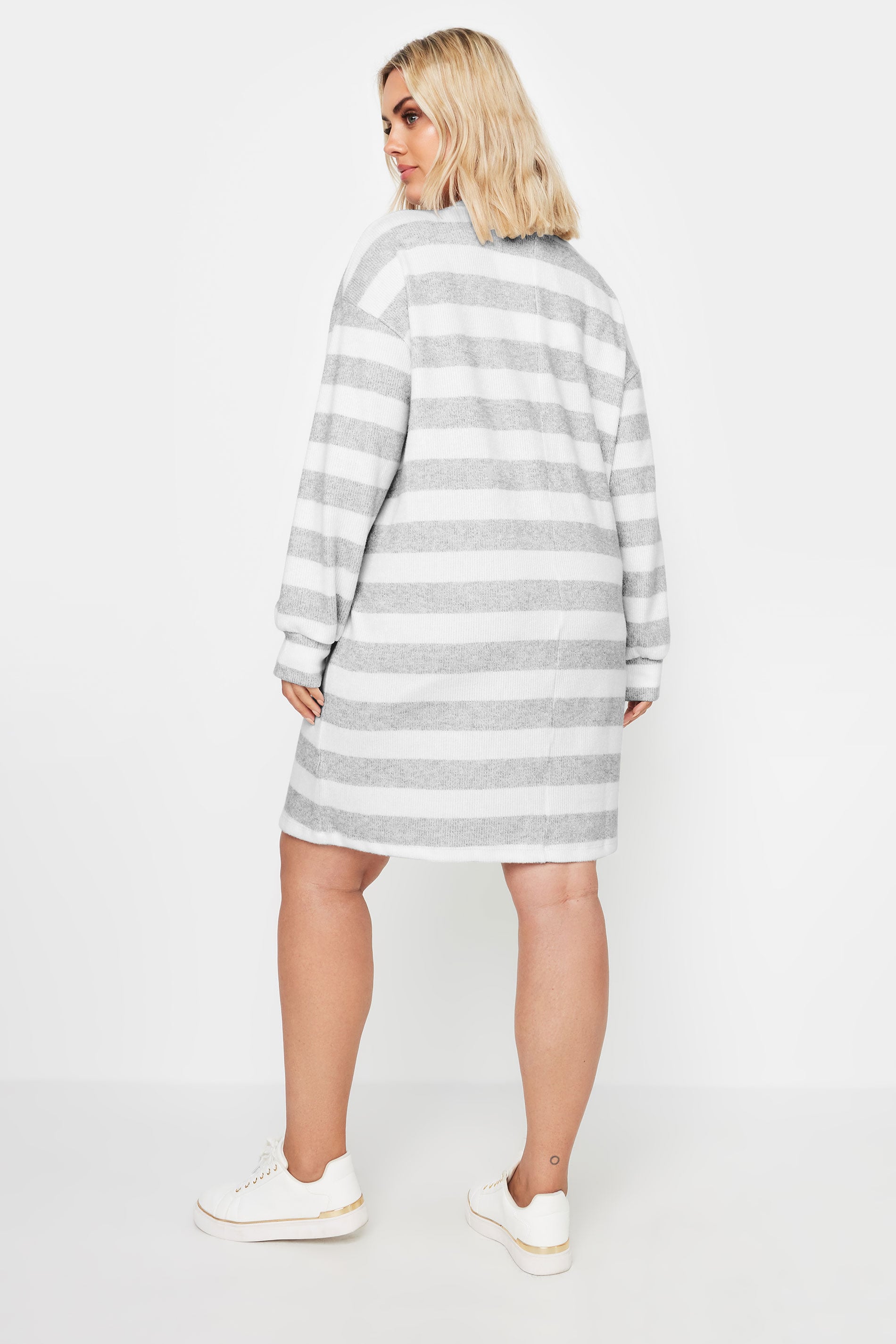 https://cdn.yoursclothing.com/Images/ProductImages/457170f0-3919-4e_303063_C.jpg