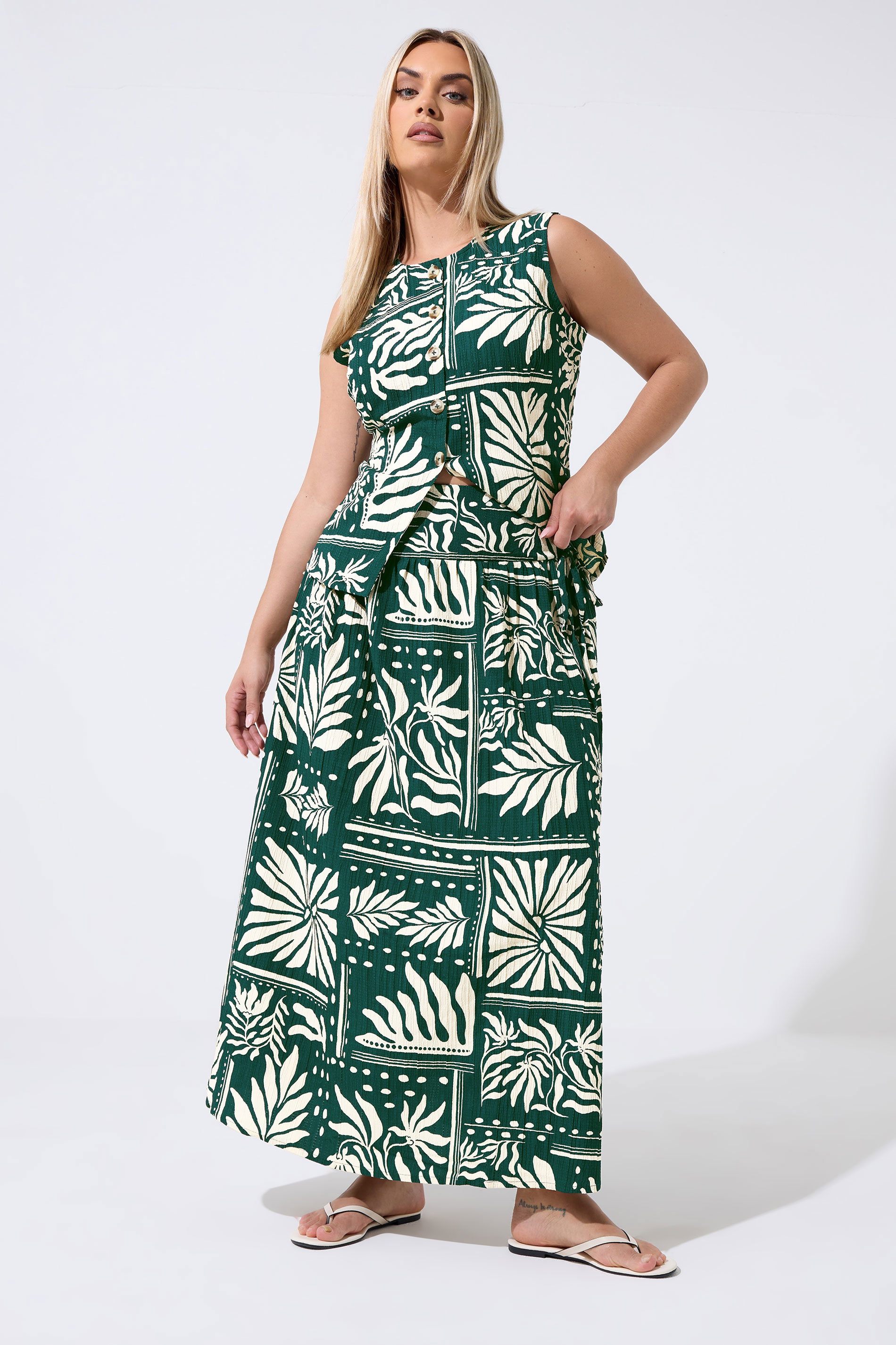 LIMITED COLLECTION Plus Size Black Abstract Palm Print Skirt | Yours Clothing 3