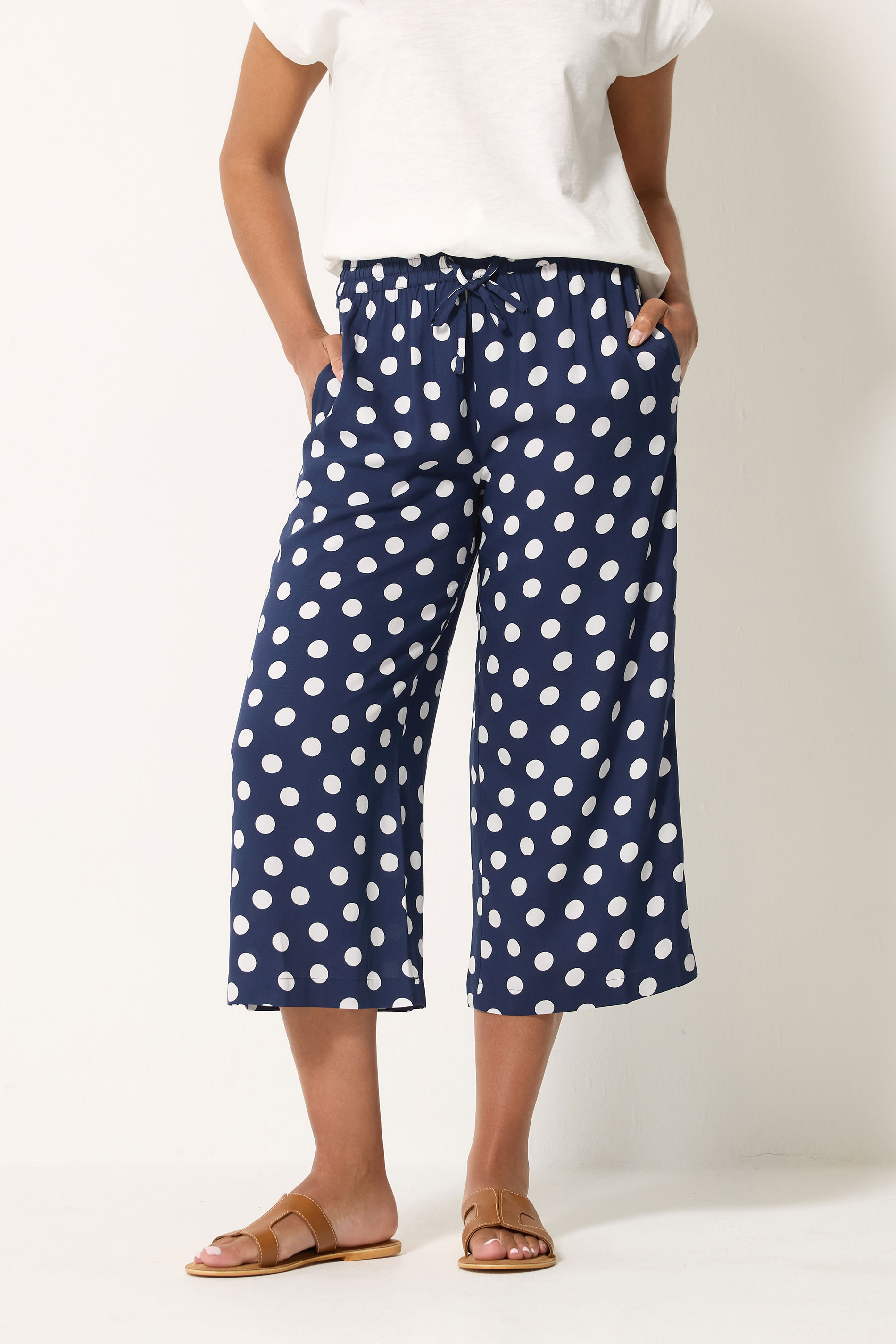 https://cdn.yoursclothing.com/Images/ProductImages/466d261d-723a-4c_503608_A.jpg