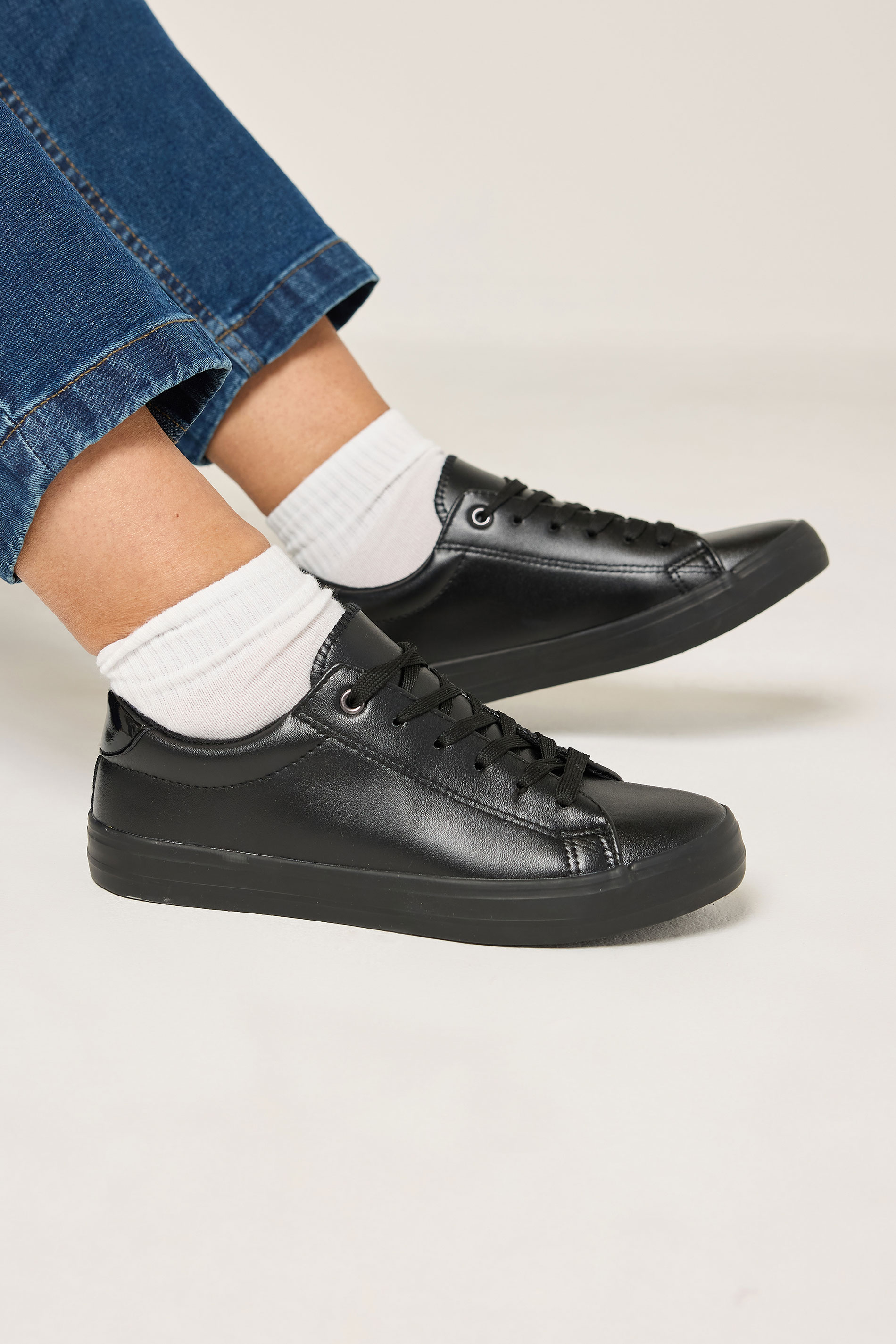 Yours Gitzwarte Sneakers Met Dunne Zool In Een Model Met Brede Epasvormsize 37EEE