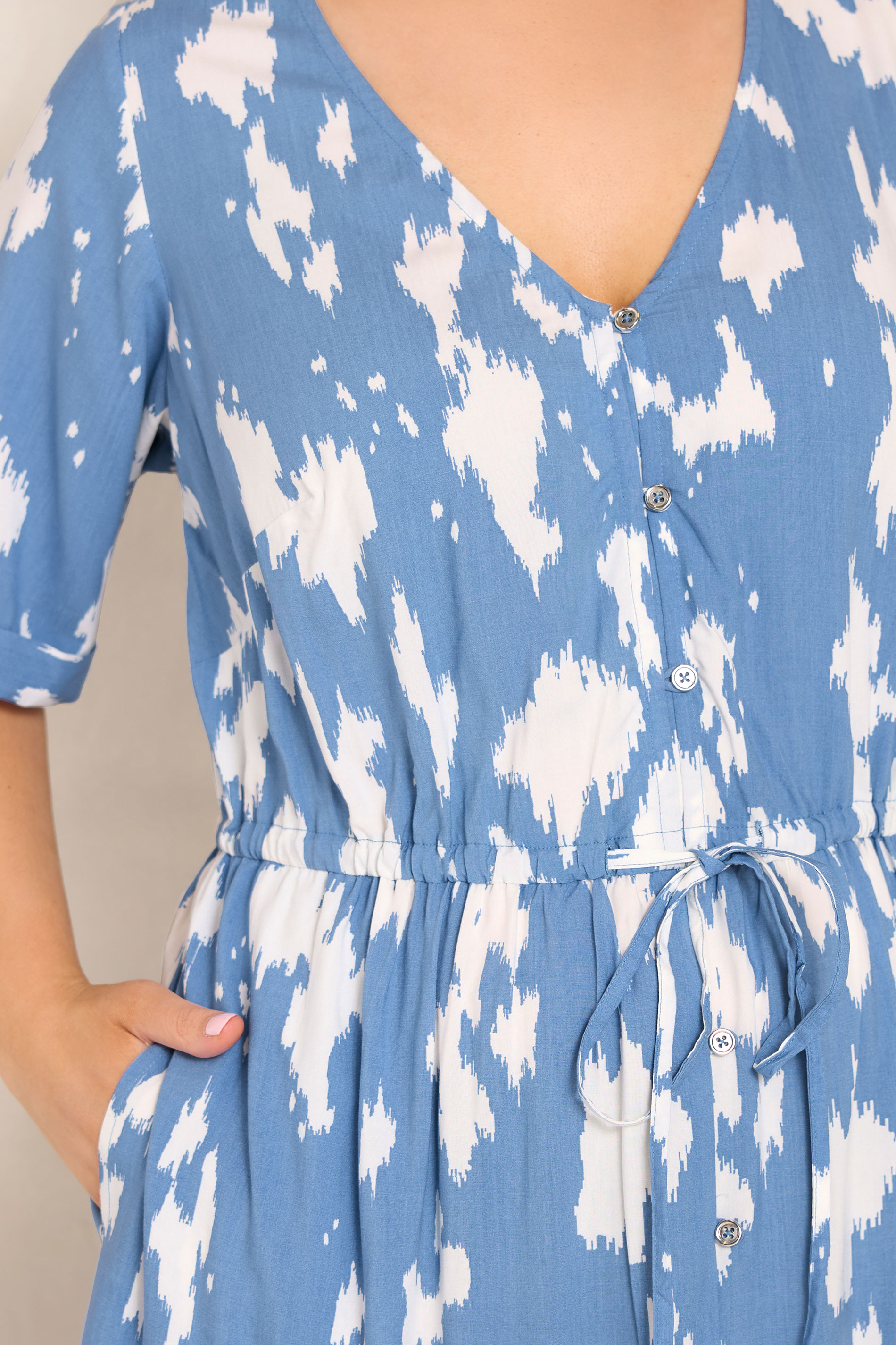 EVANS Plus Size Blue Abstract Print Tie Waist Dress | Evans 4