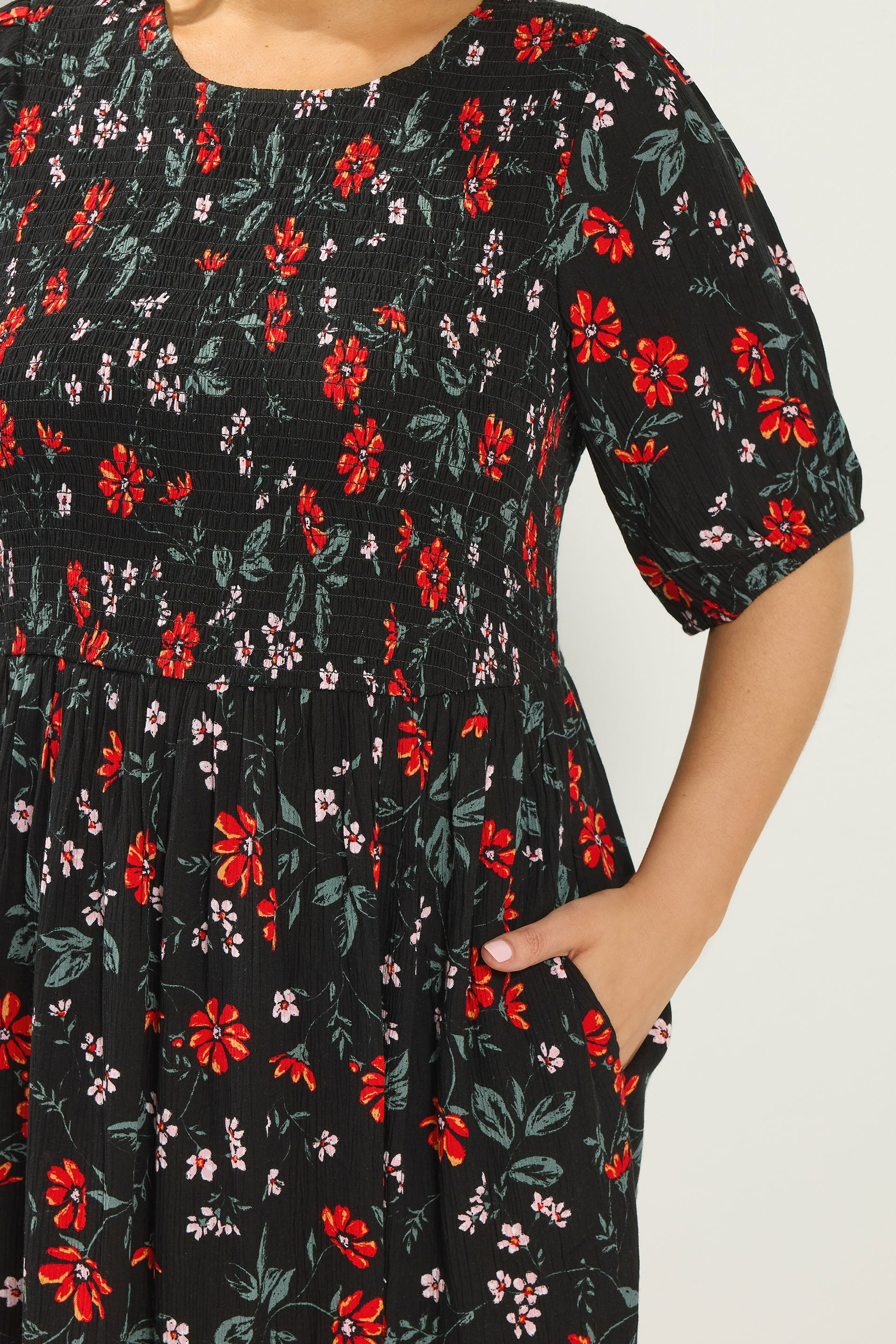 YOURS Plus Size Black Floral Puff Sleeve Shirred Dress  | Yours Clothing 4