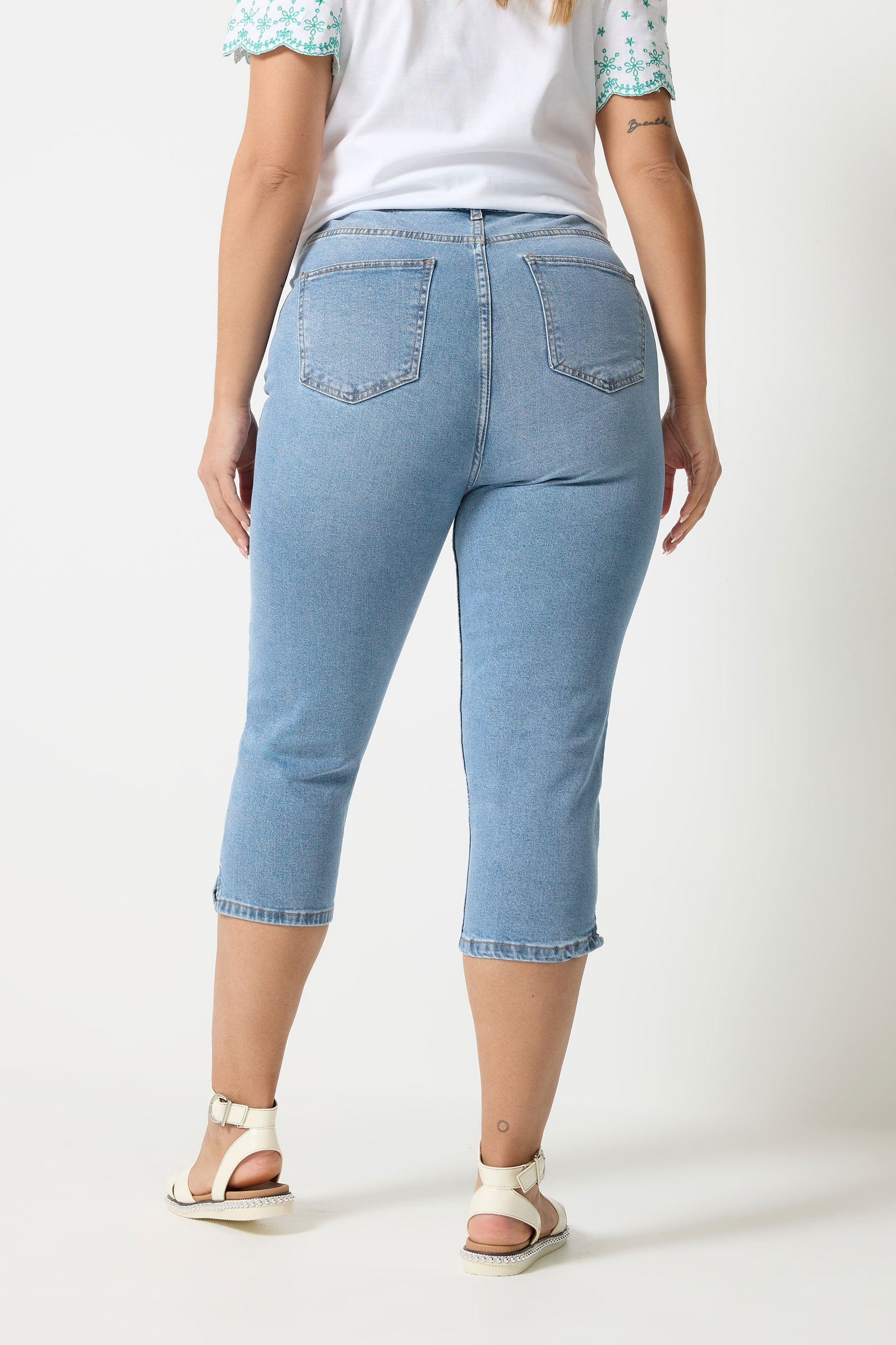 YOURS Plus Size Light Blue Capri AVA Jeans | Yours Clothing 2