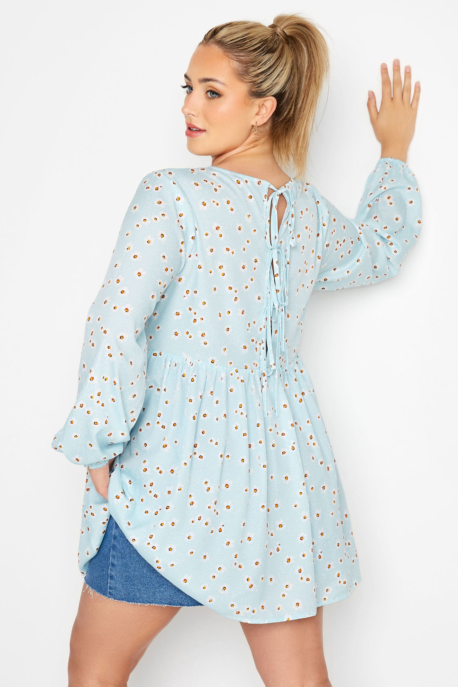 LIMITED COLLECTION Plus Size Blue Daisy Print V-Neck Smock Blouse | Yours Clothing 3