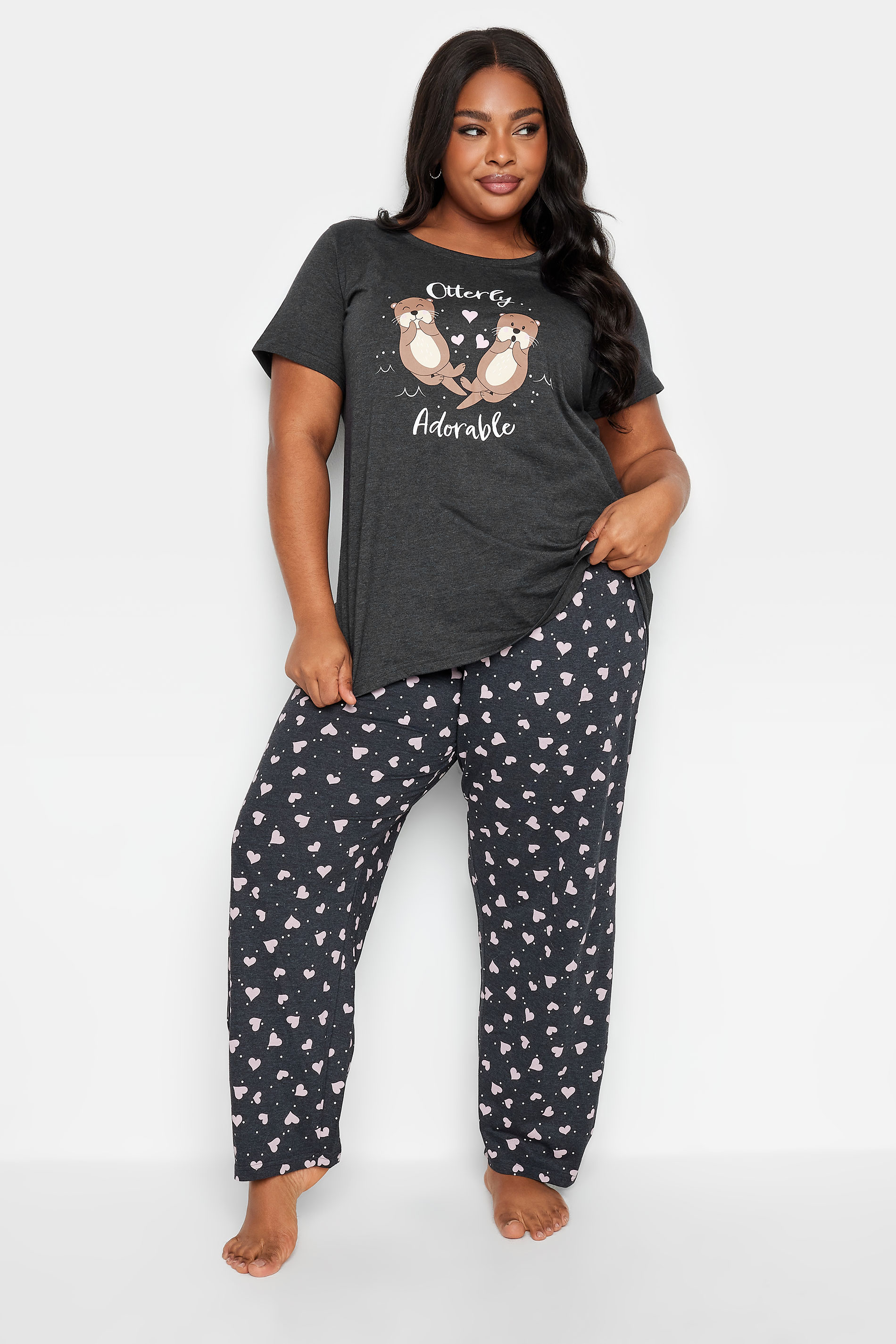 YOURS Plus Size Charcoal Grey 'Otterly Adorable' Heart Print Pyjama Set | Yours Clothing 1