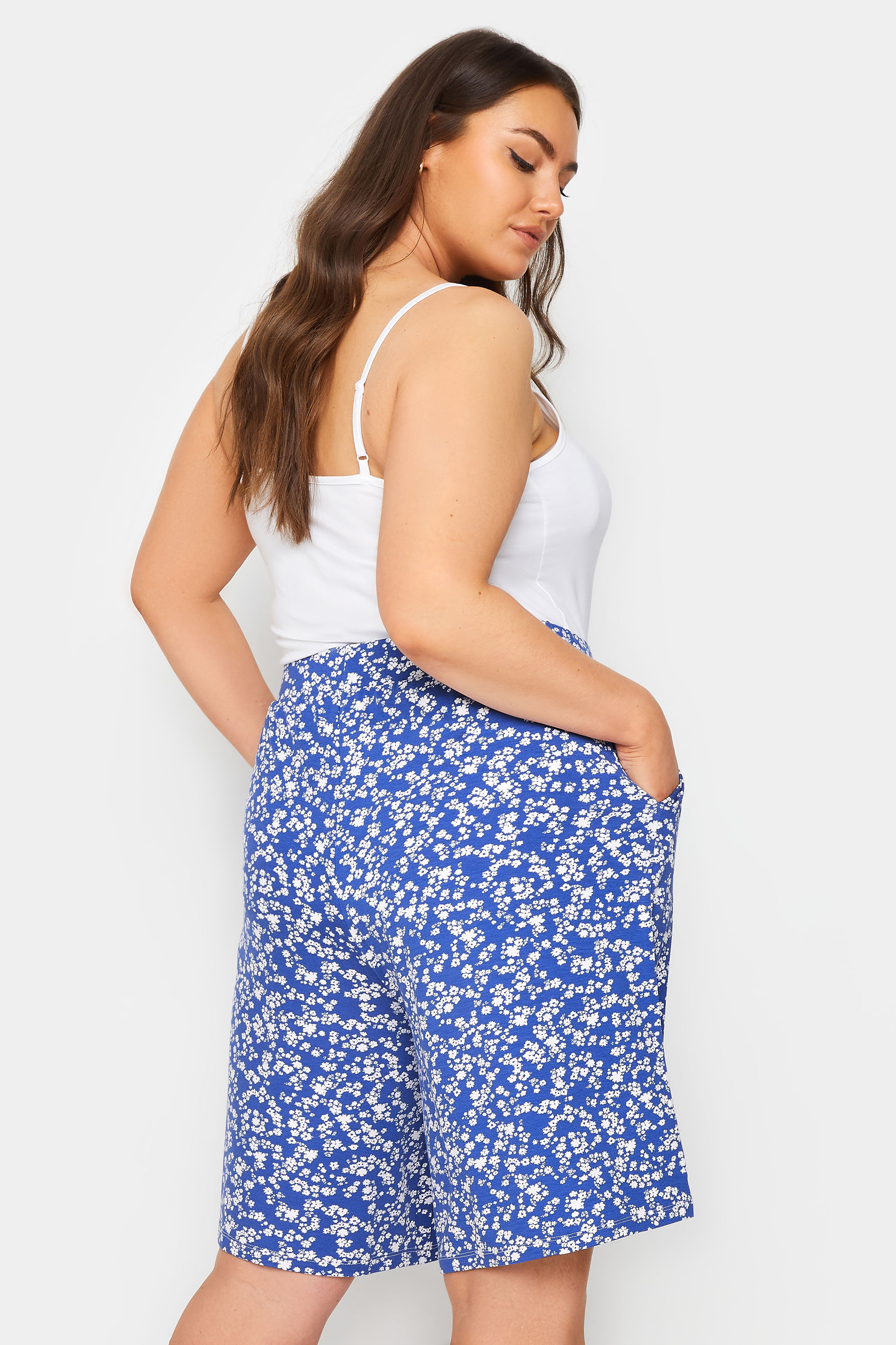 YOURS Plus Size Blue Ditsy Floral Print Pull On Shorts | Yours Clothing 3