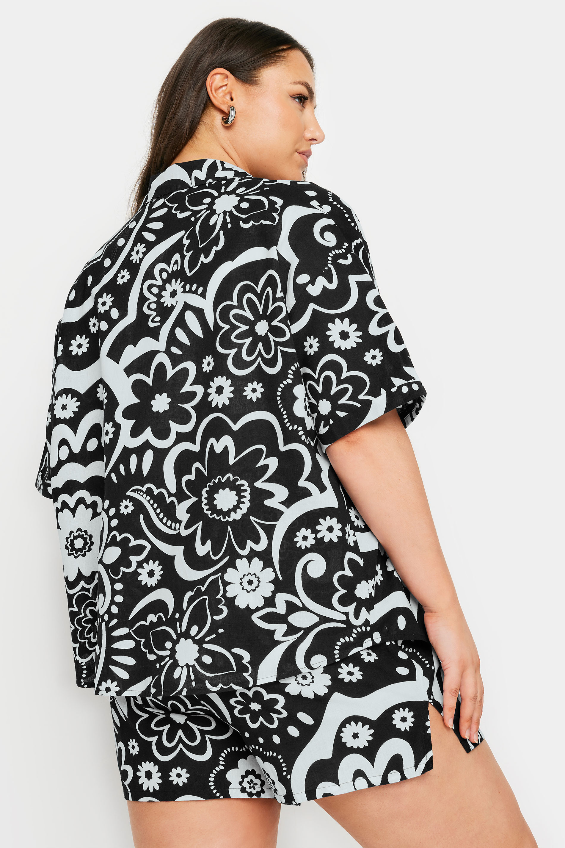 LIMITED COLLECTION Plus Size Black Floral Print Shorts | Yours Clothing 3