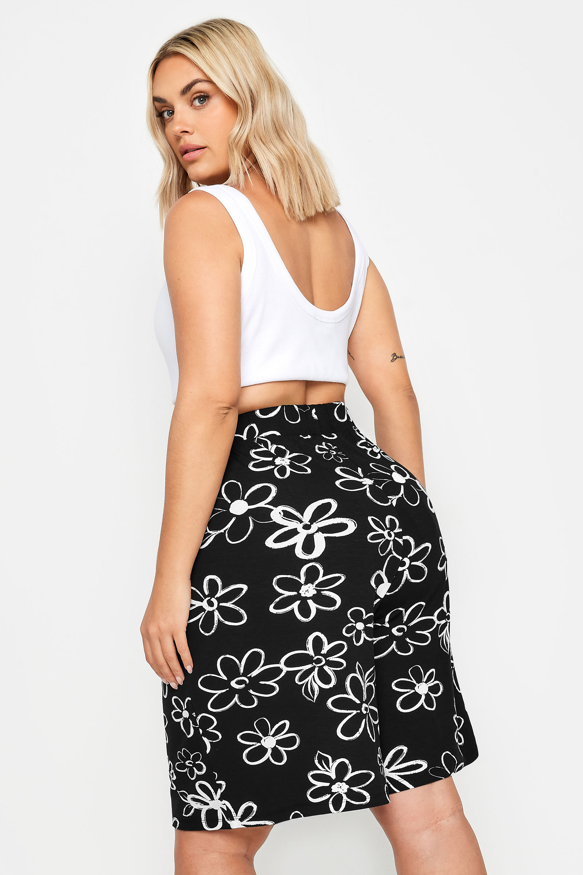 YOURS Plus Size Black Floral Doodle Print Pull On Shorts | Yours Clothing 3