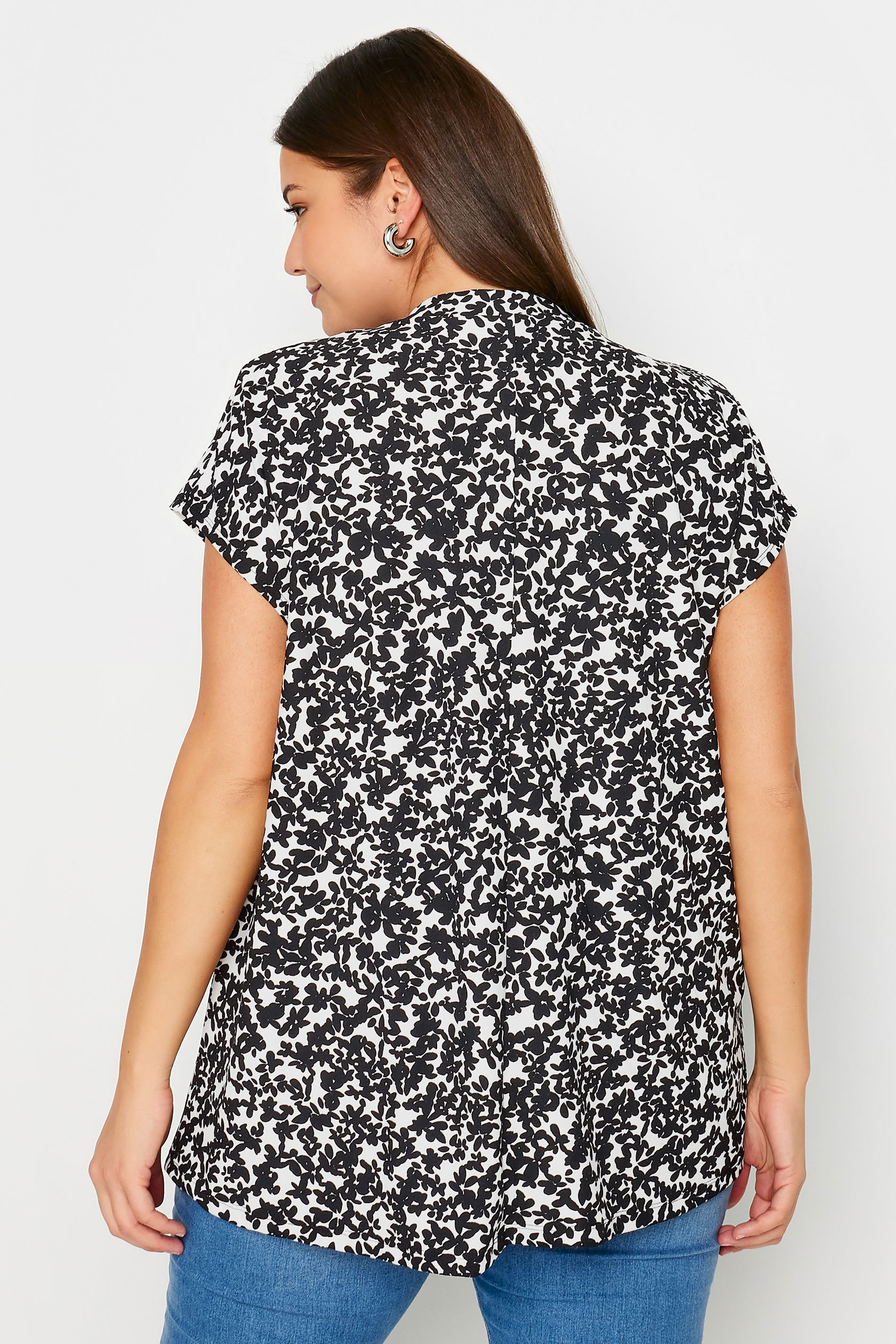 YOURS Plus Size Black Ditsy Floral Pleat Front Blouse | Yours Clothing 3