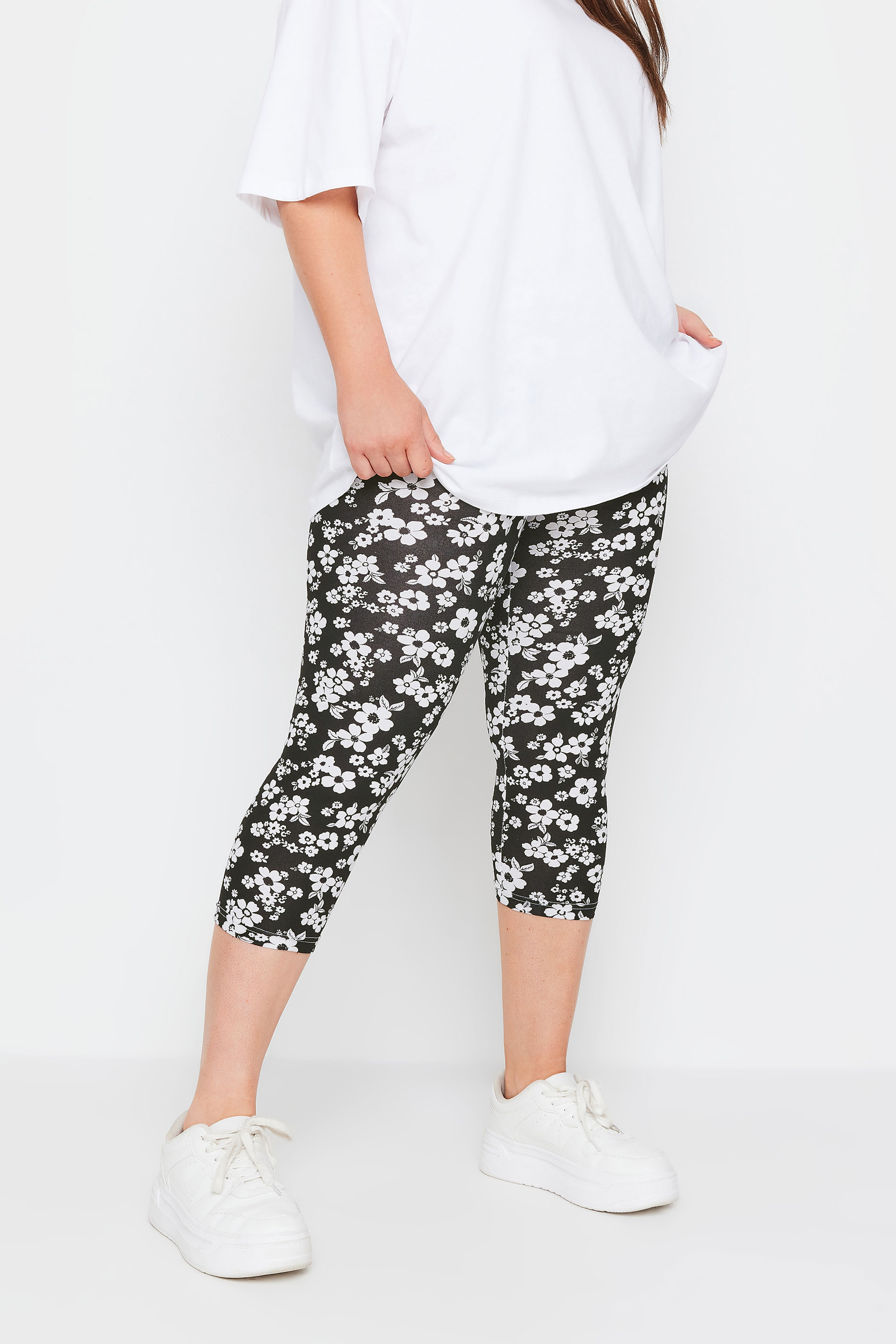 YOURS Plus Size 2 PACK Black Floral Print Cropped Leggings | Yours Clothing 2
