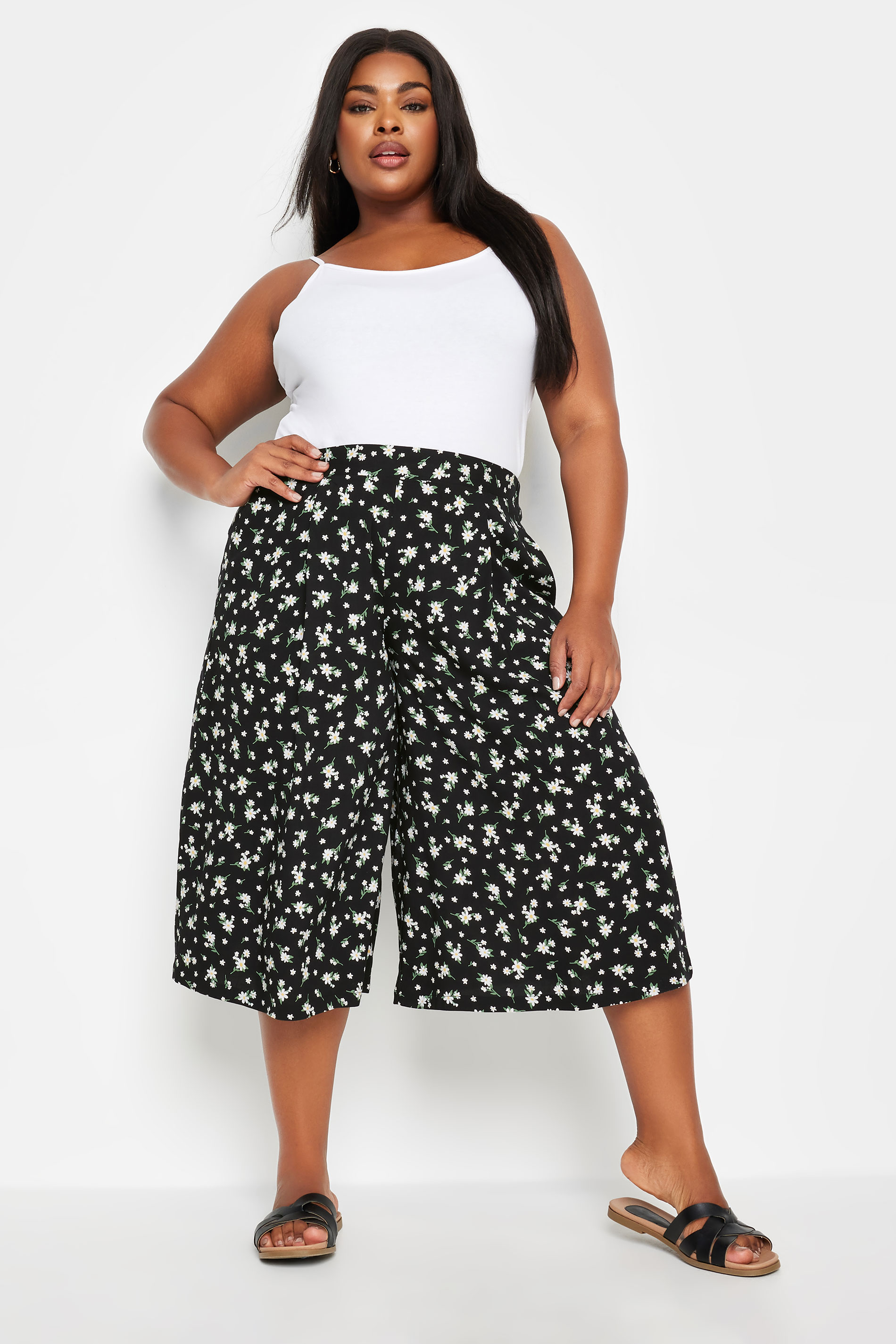 YOURS Plus Size Black Daisy Print Culottes | Yours Clothing 2