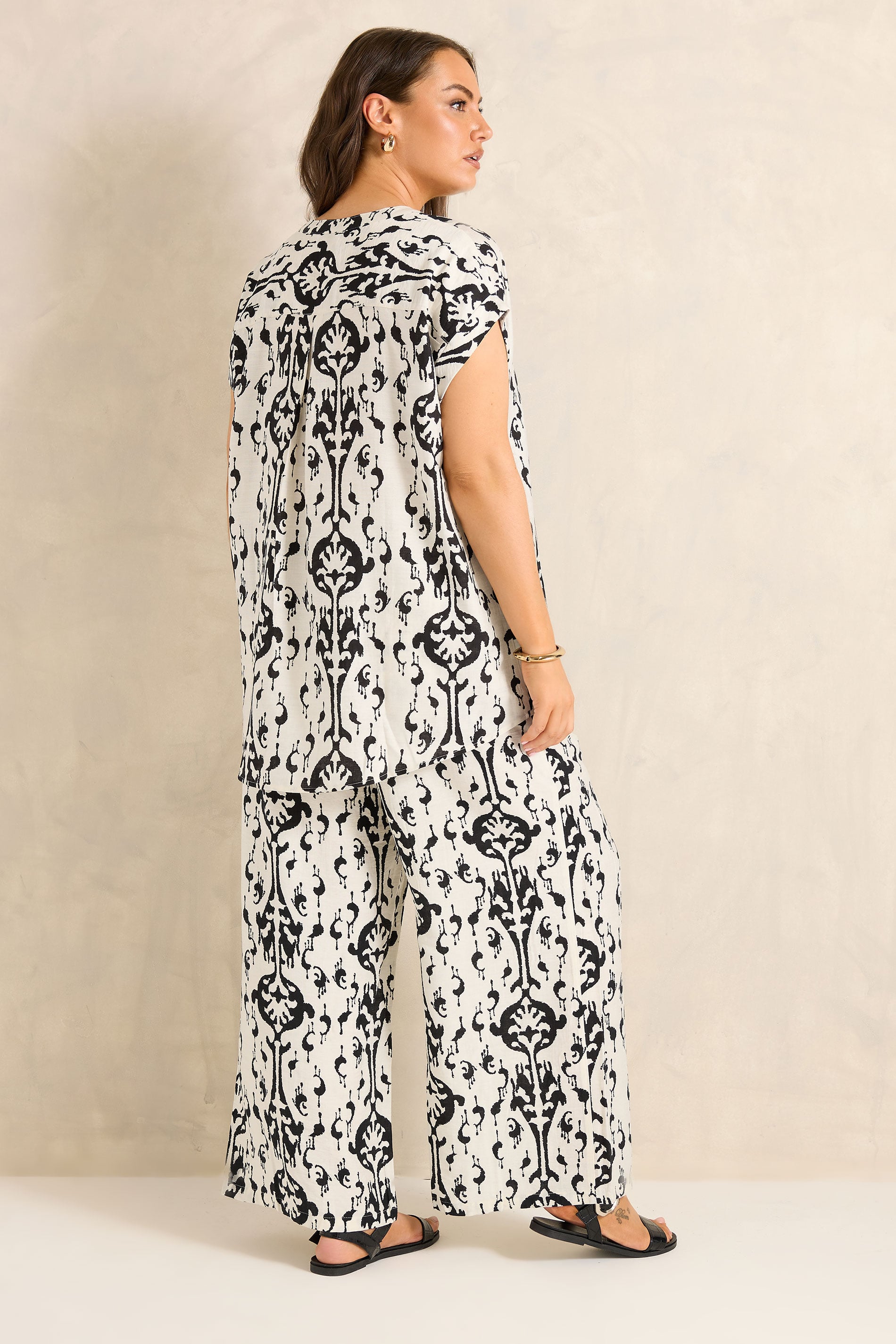 EVANS Plus Size Set White Abstract Print Blouse & Trouser | Evans 2